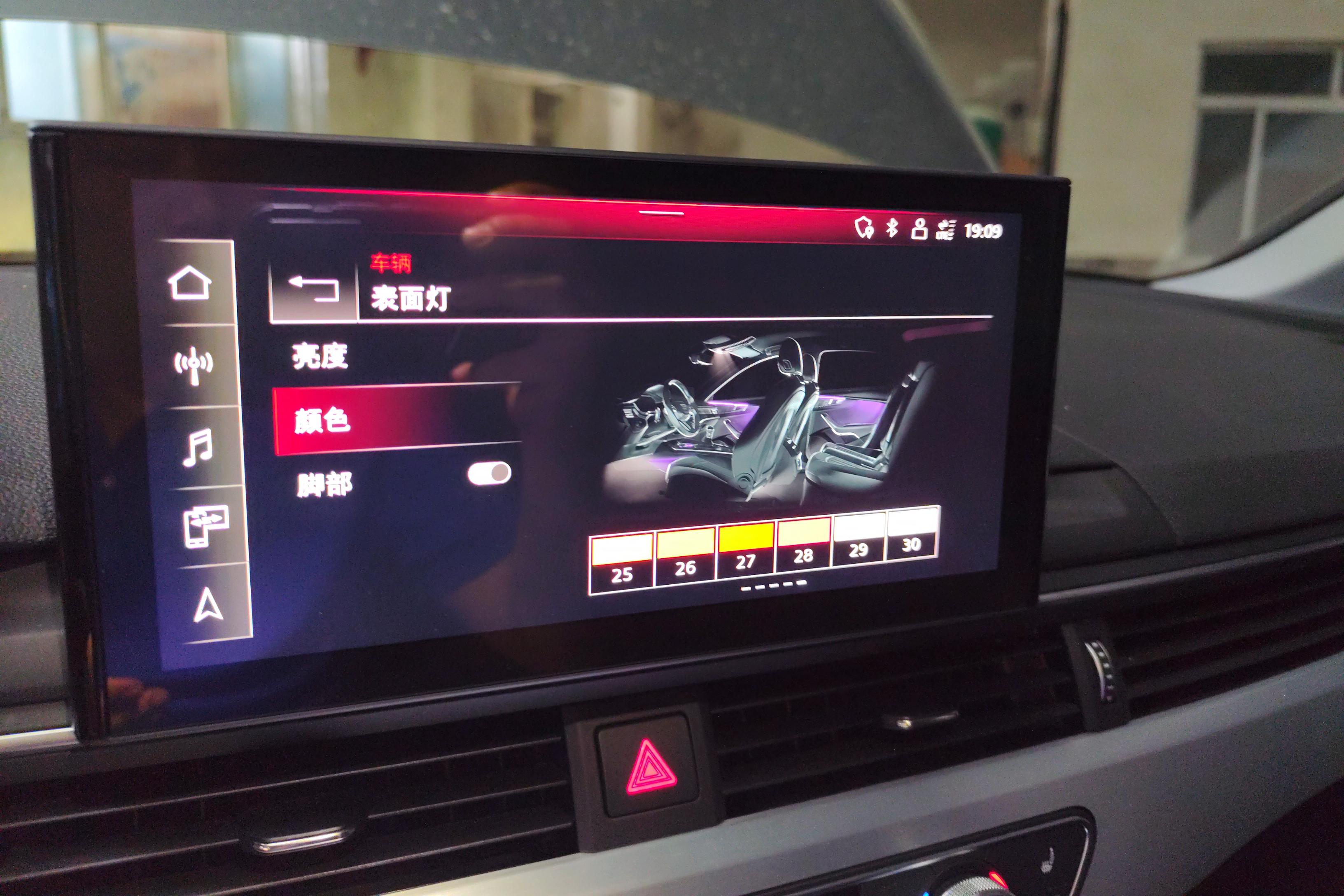 奥迪A4L 2022款 2.0T 自动 豪华动感型 (国Ⅵ) 