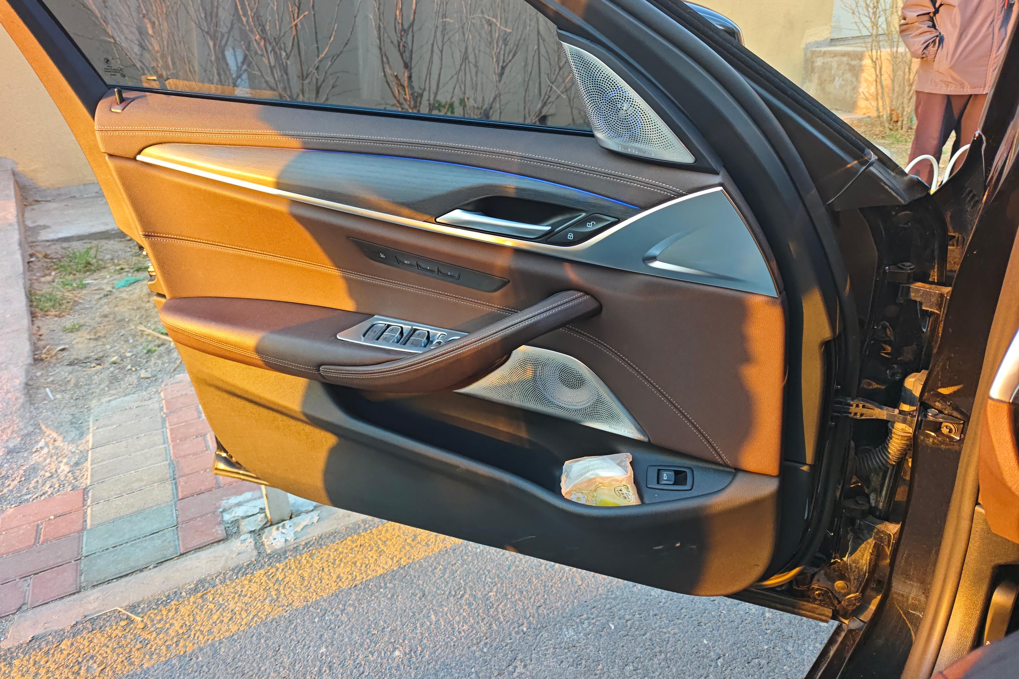 宝马5系 530Li 2021款 2.0T 自动 汽油 尊享型M运动套装 (国Ⅵ) 
