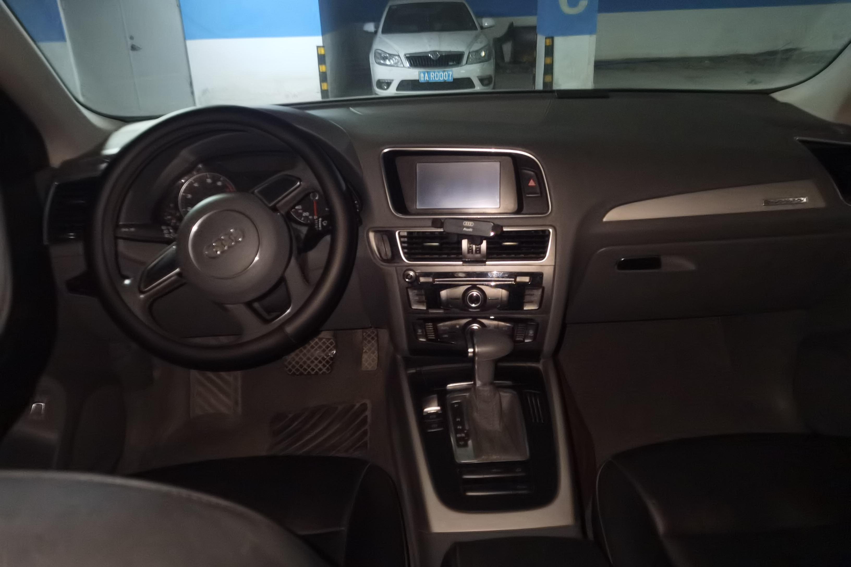 奥迪Q5 2013款 2.0T 自动 四驱 汽油 进取型 (国Ⅳ) 