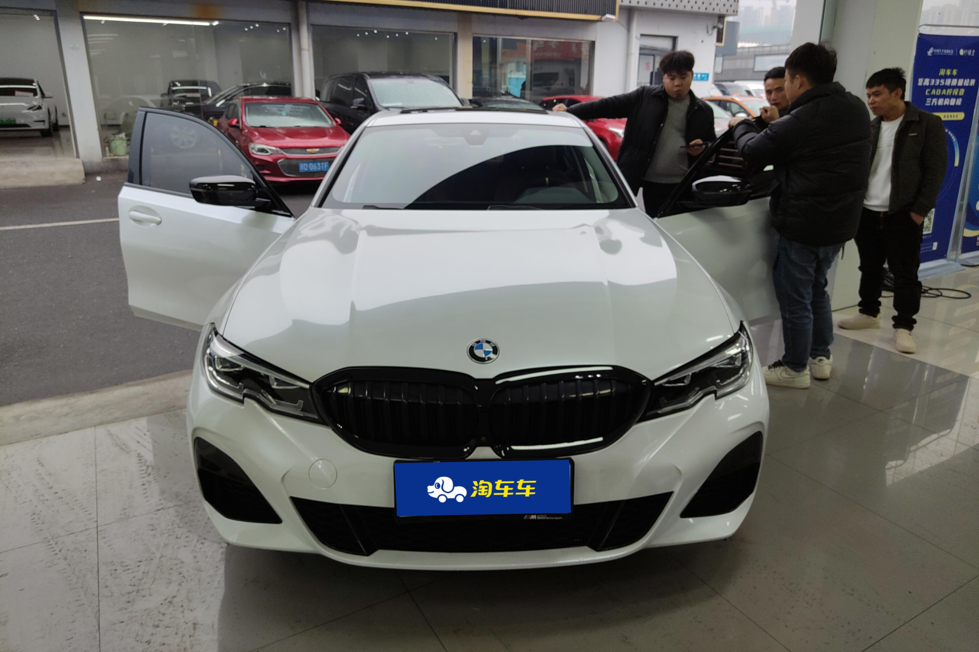 宝马3系 325i 2021款 2.0T 自动 汽油 M运动曜夜套装 (国Ⅵ) 