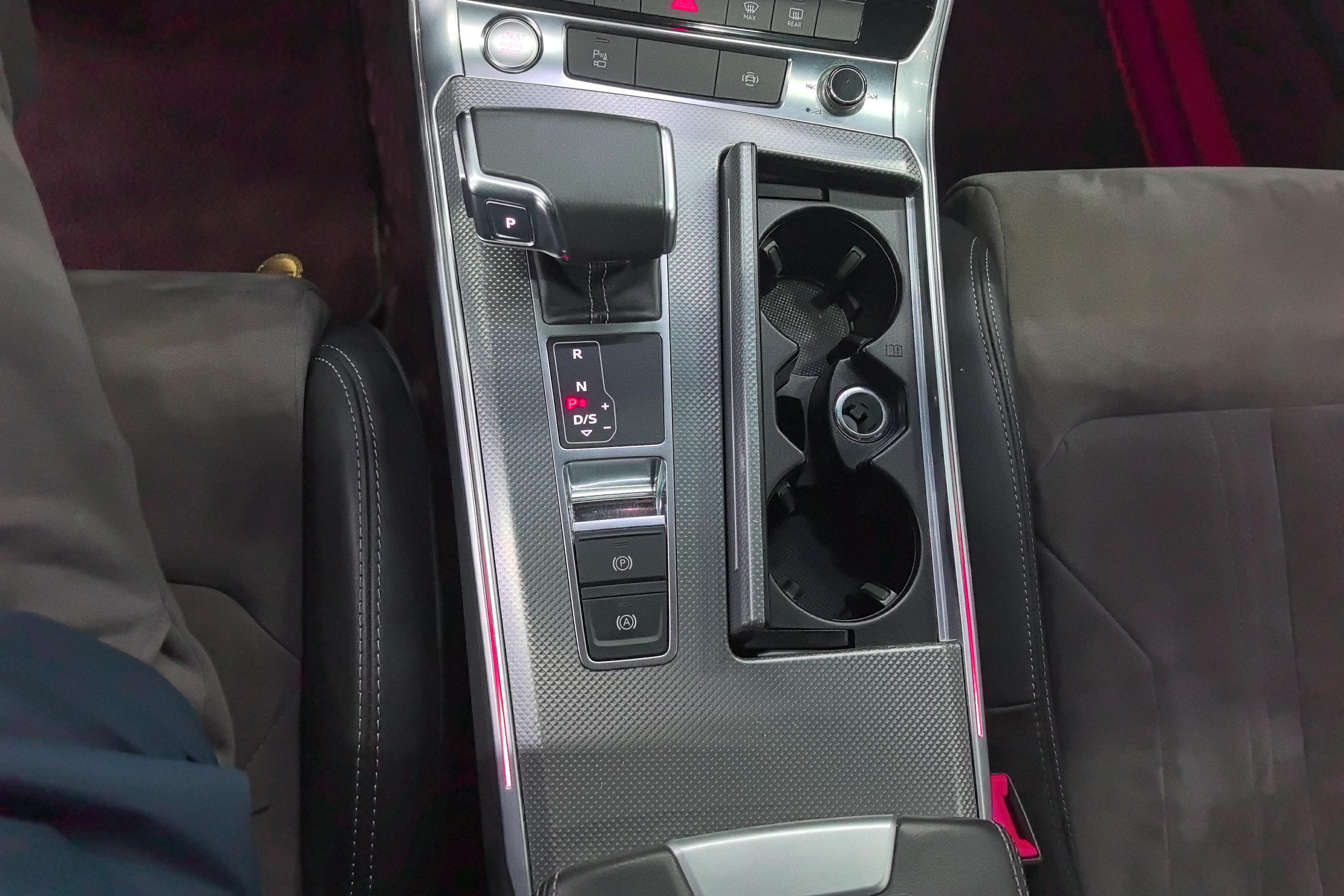 奥迪A6L 40TFSI 2020款 2.0T 自动 豪华动感型 (国Ⅵ) 