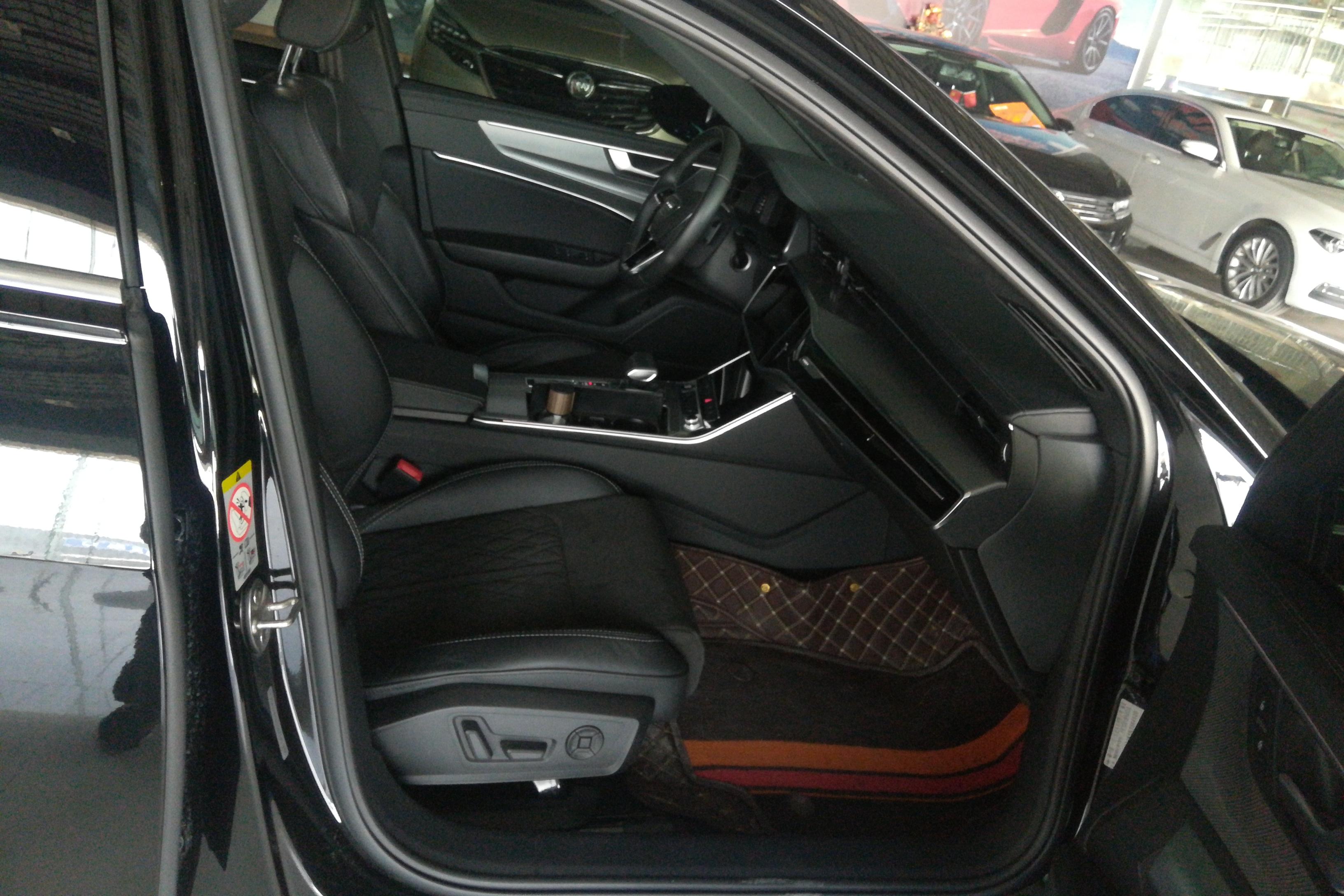 奥迪A6L 45TFSI 2022款 2.0T 自动 臻选动感型 (国Ⅵ) 