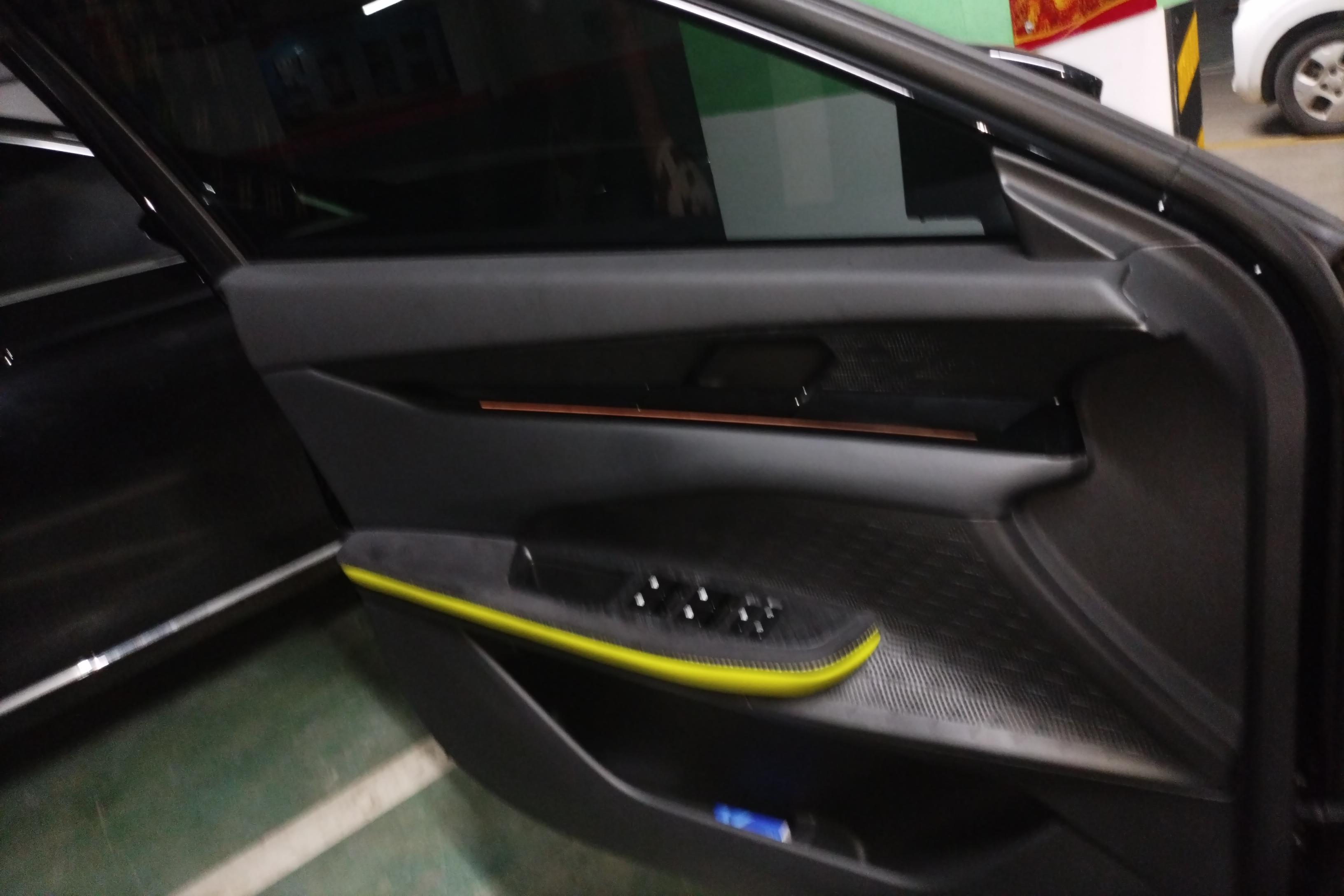 长安UNI-V 2022款 1.5T 自动 运动版 (国Ⅵ) 