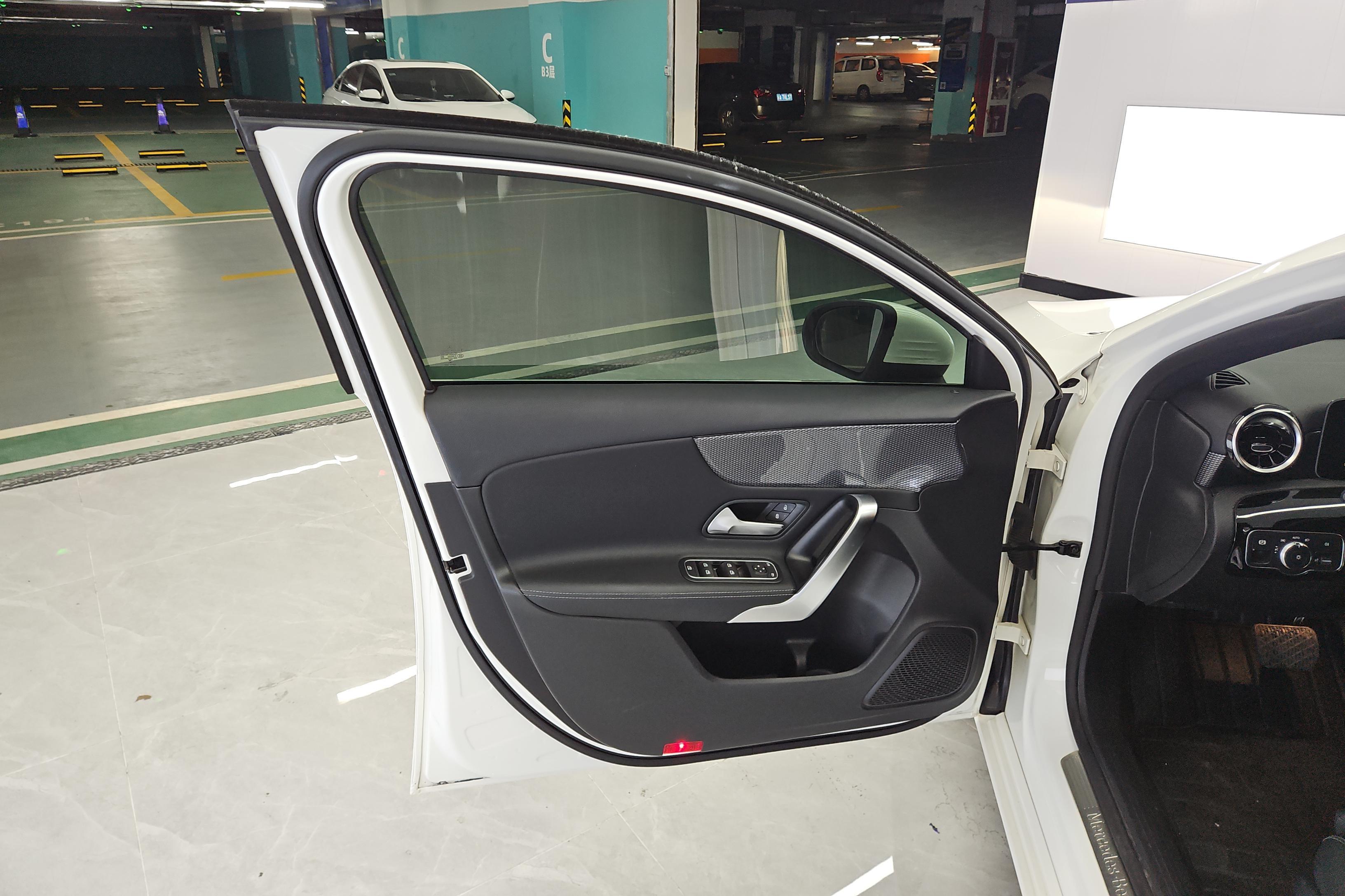 奔驰A级 A200 [进口] 2019款 1.3T 自动 汽油 动感型 