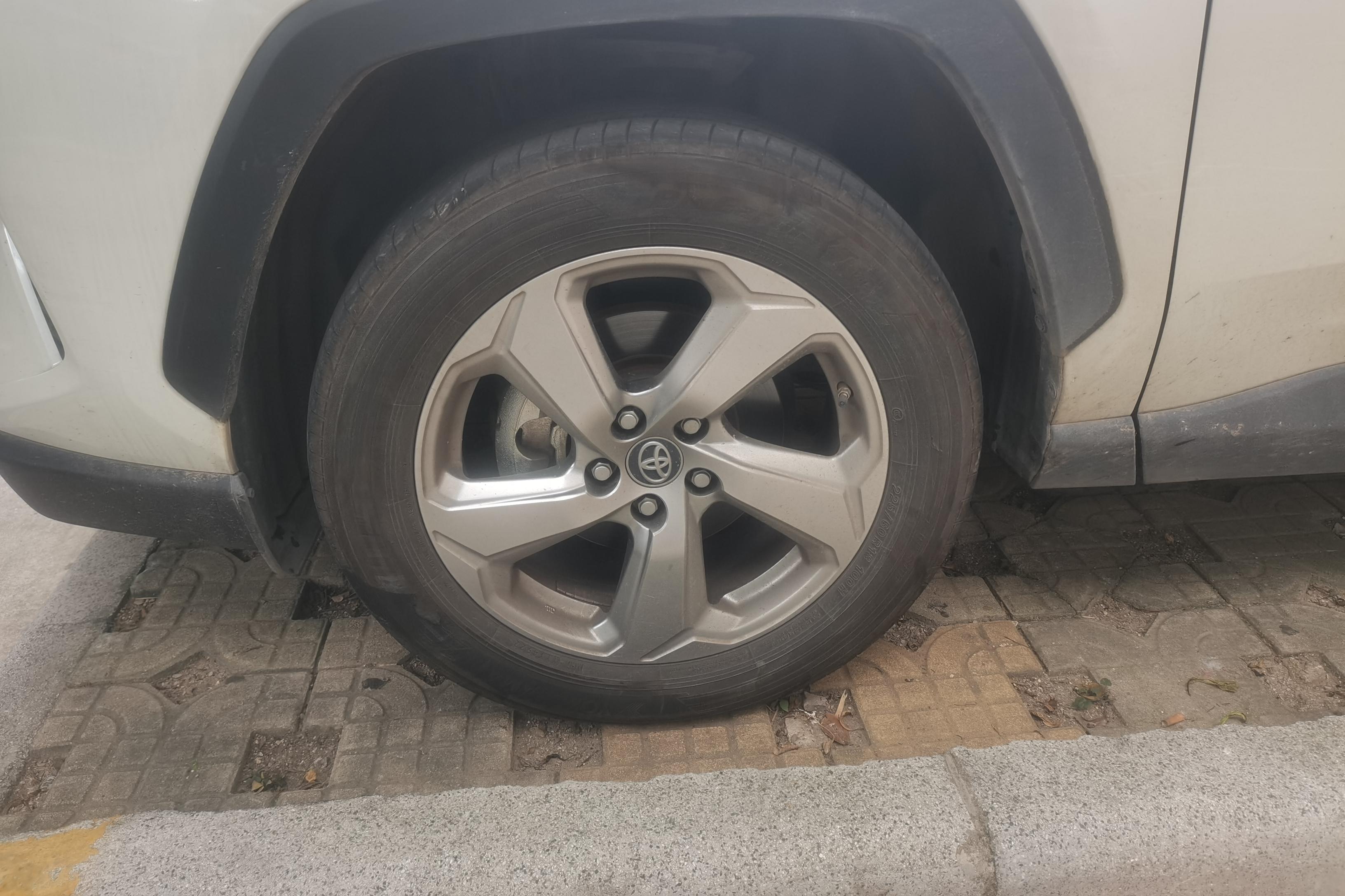 丰田RAV4 2022款 2.0L 自动 前驱 风尚PLUS版 (国Ⅵ) 