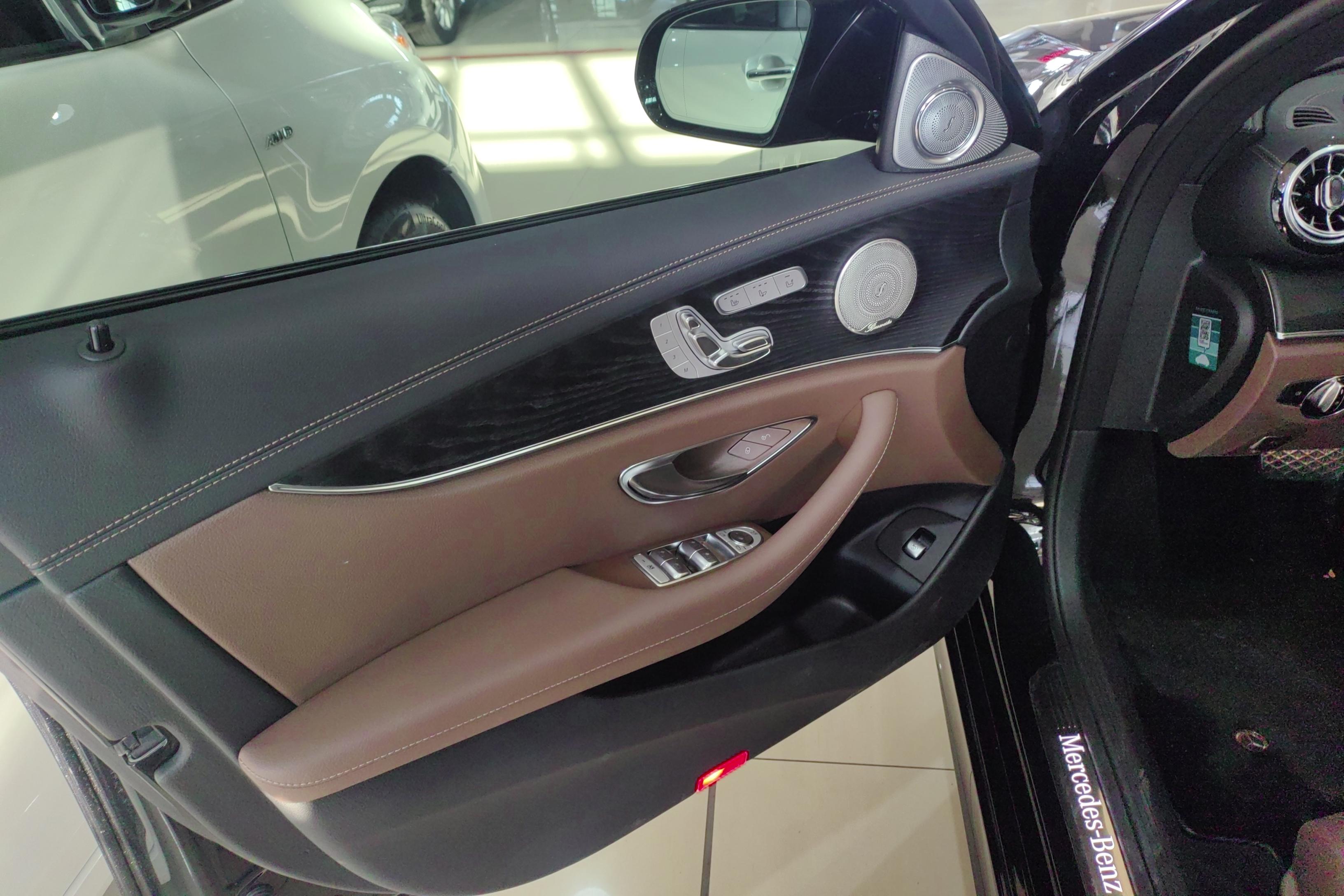 奔驰E级 E260 [进口] 2021款 2.0T 自动 汽油 改款时尚型运动版 