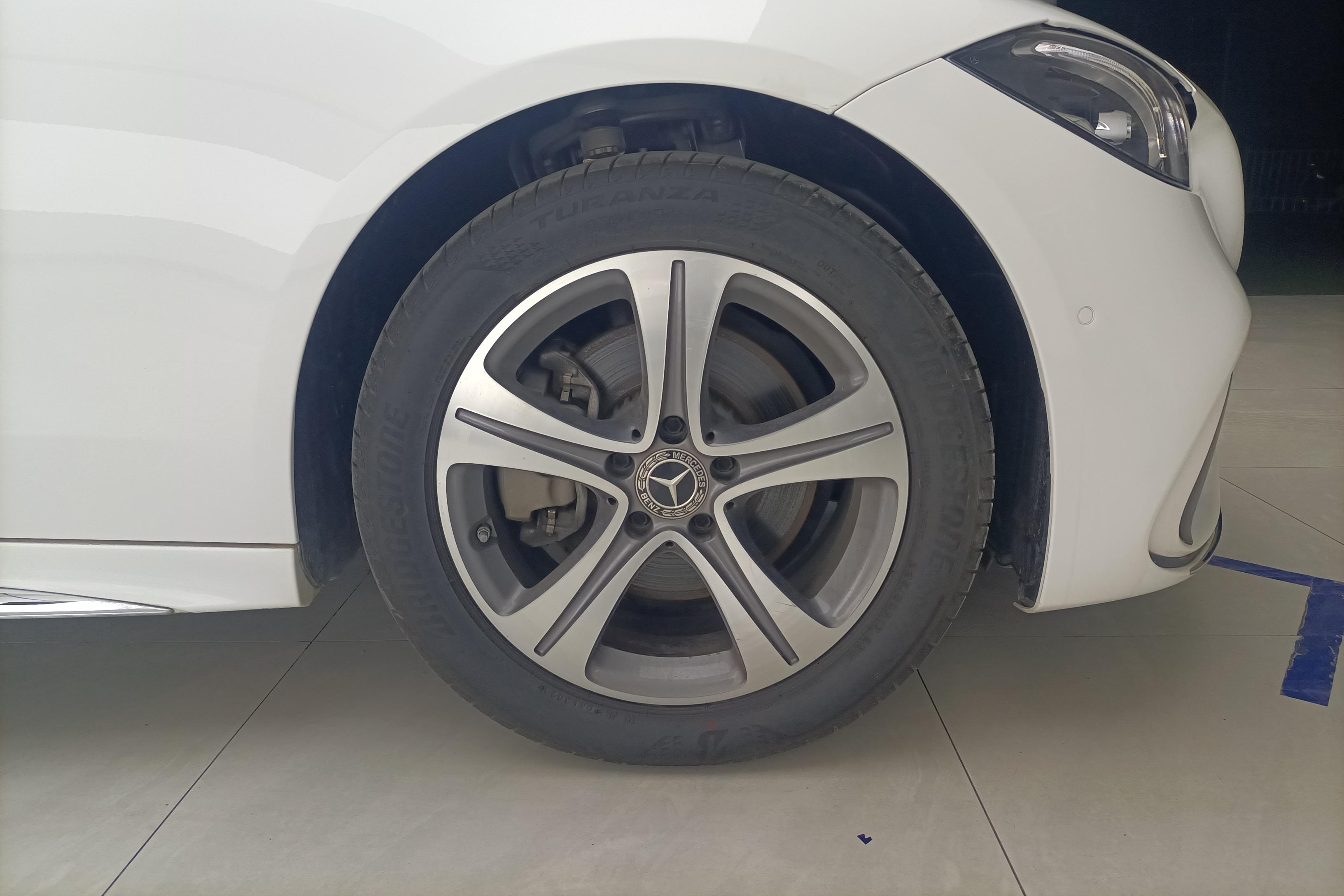 奔驰C级 C200L 2022款 1.5T 自动 改款运动版 (国Ⅵ) 