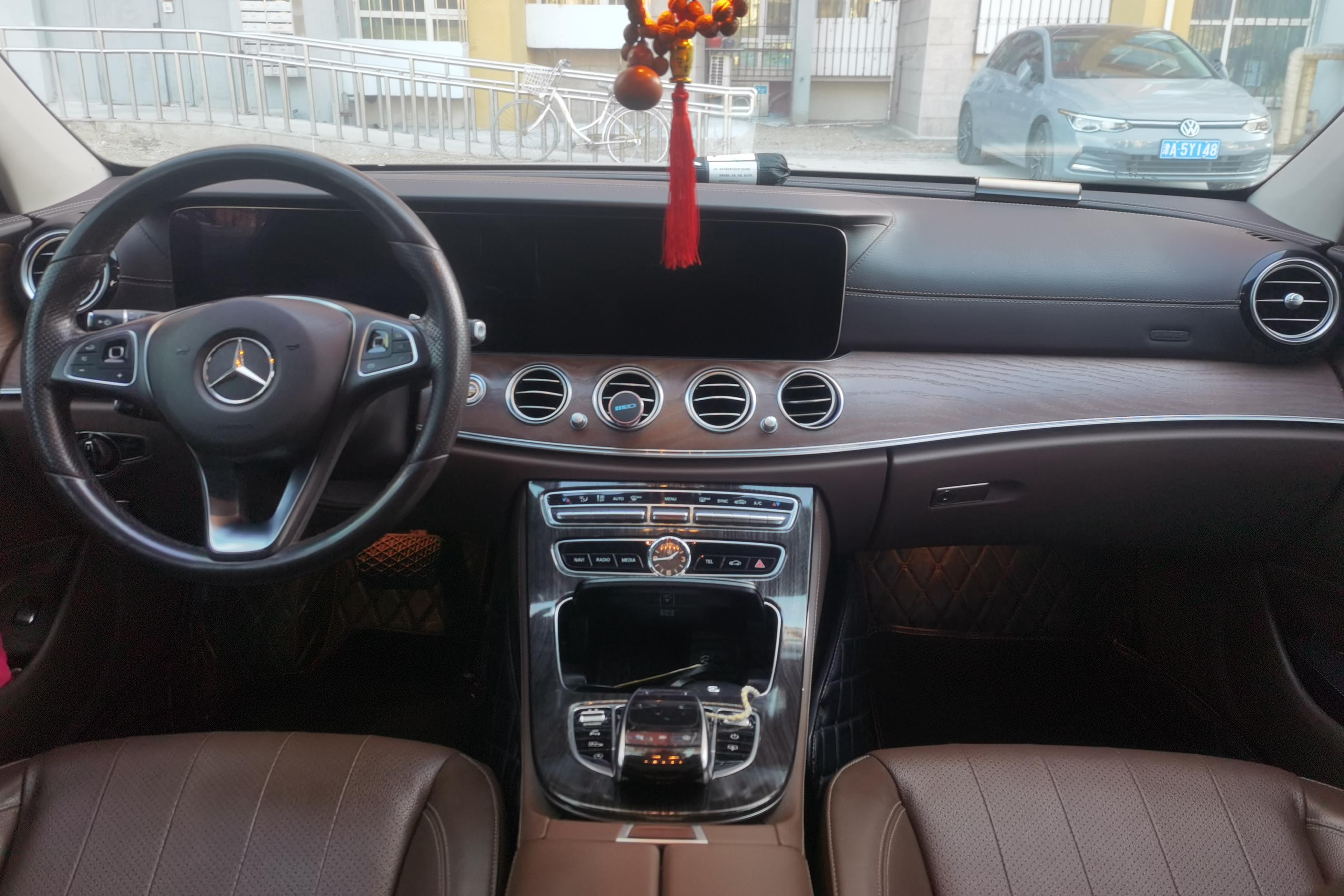 奔驰E级 E300L 2017款 2.0T 自动 汽油 豪华型 (国Ⅴ) 