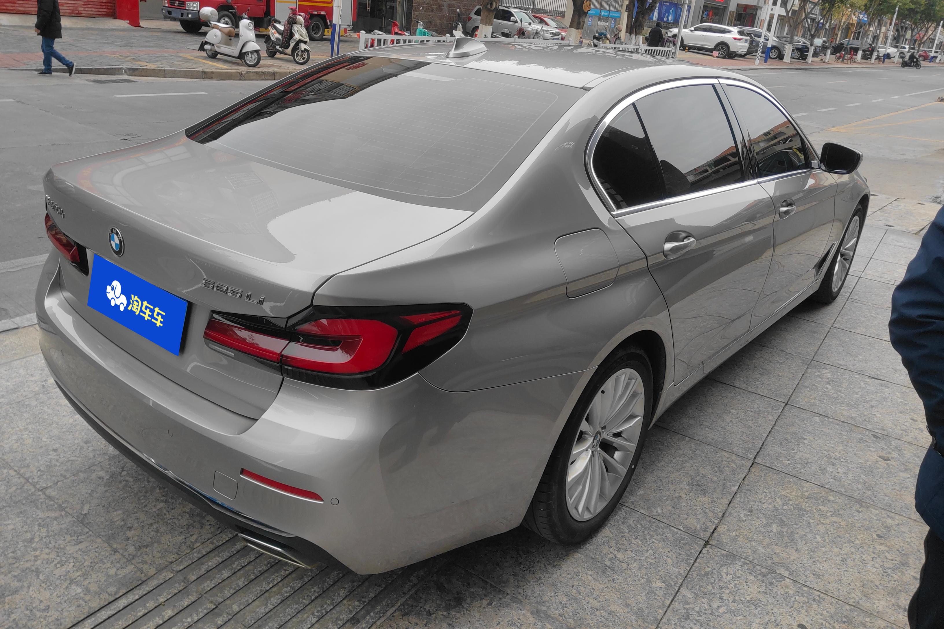 宝马5系 525Li 2021款 2.0T 自动 汽油 改款豪华套装 (国Ⅵ) 