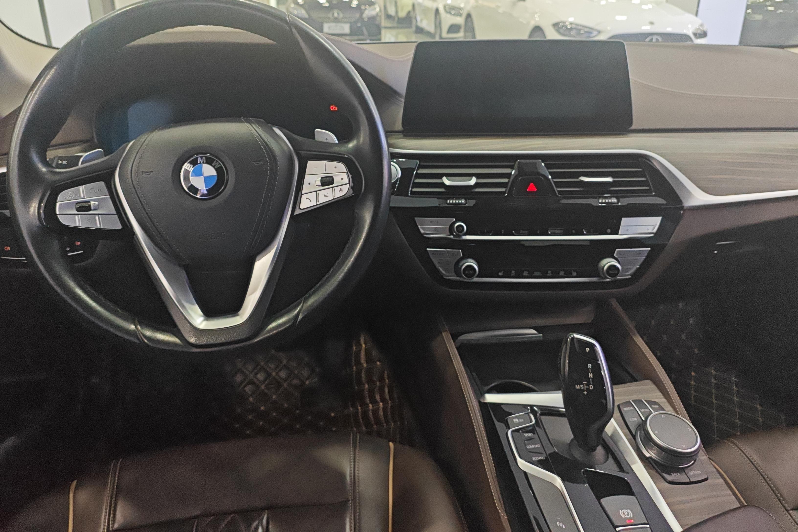 宝马5系 530Li 2020款 2.0T 自动 汽油 尊享型M运动套装 (国Ⅵ) 