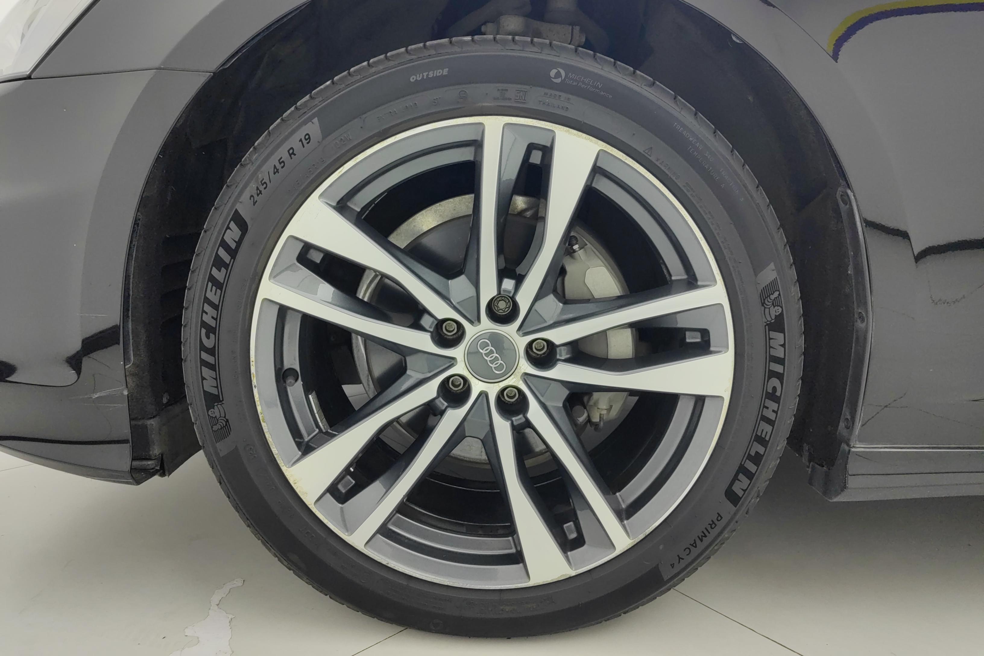 奥迪A6L 40TFSI 2019款 2.0T 自动 豪华动感型 (国Ⅵ) 
