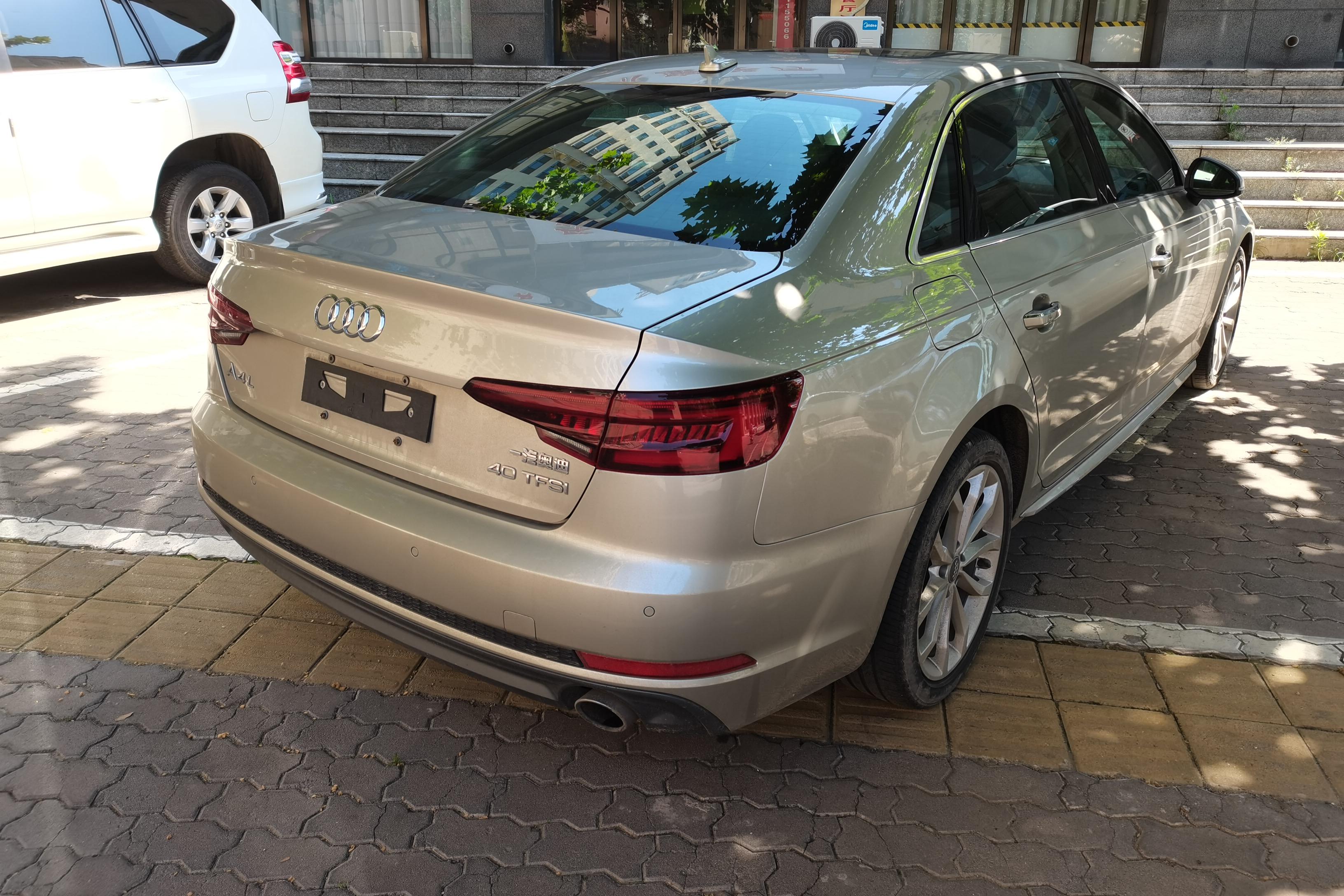 奥迪A4L 2018款 2.0T 自动 30周年时尚型 (国Ⅴ) 