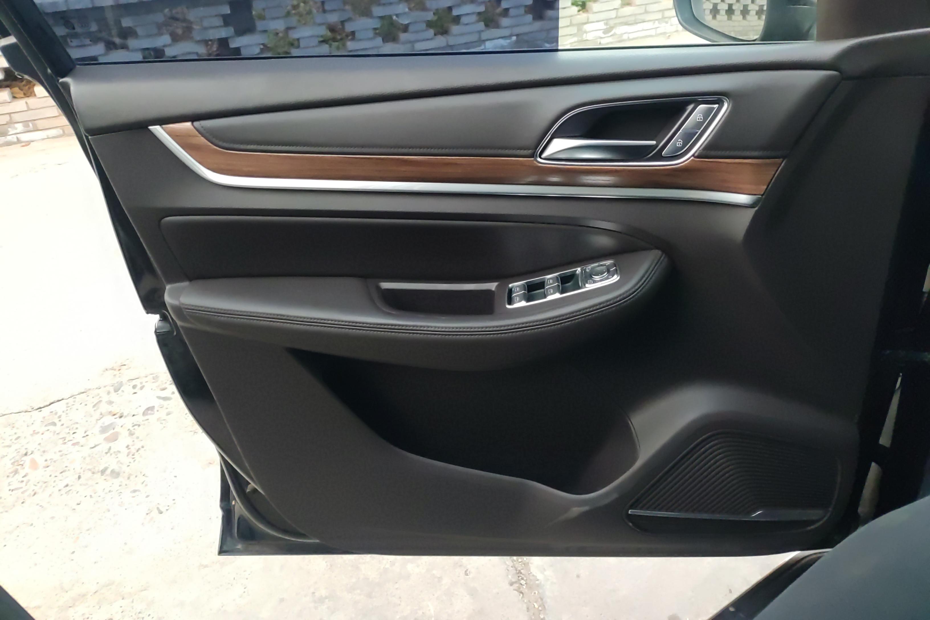 荣威RX8 2018款 2.0T 自动 后驱 30T智联网旗舰版 (国Ⅴ) 