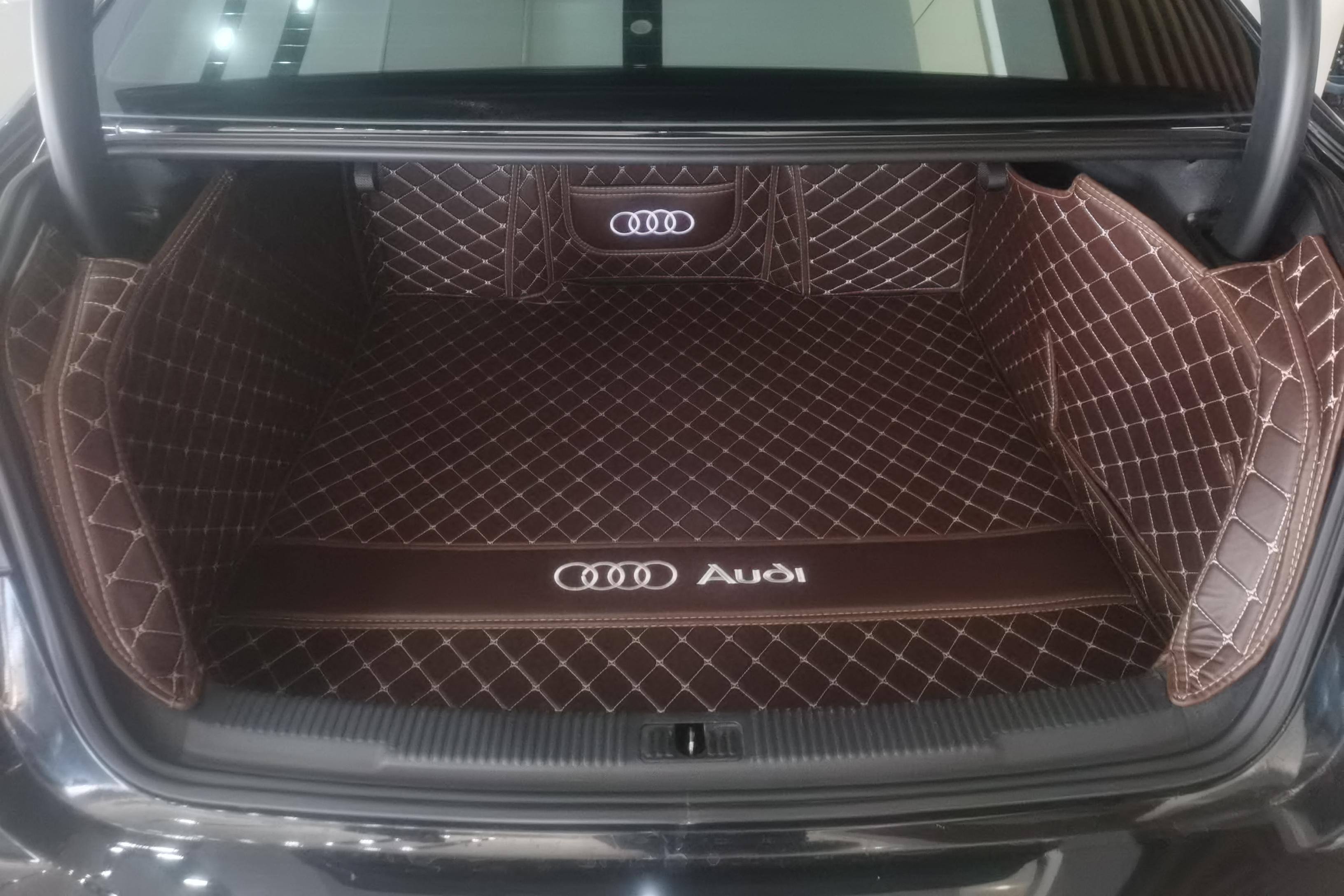 奥迪A6L 45TFSI 2018款 3.0T 自动 运动型30周年纪念版 (国Ⅴ) 