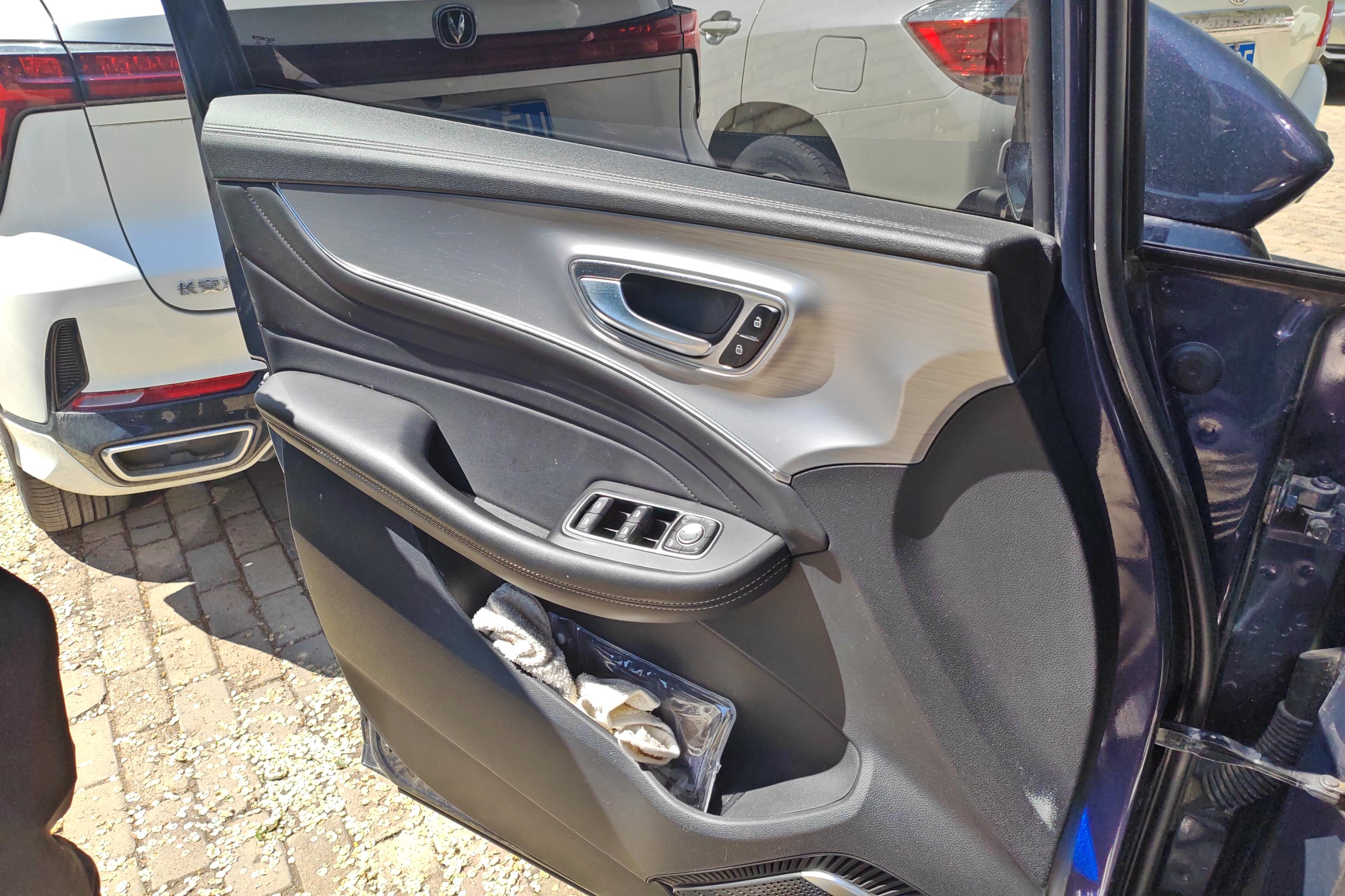 荣威iMAX8 2021款 2.0T 自动 Supreme陆尊版 (国Ⅵ) 