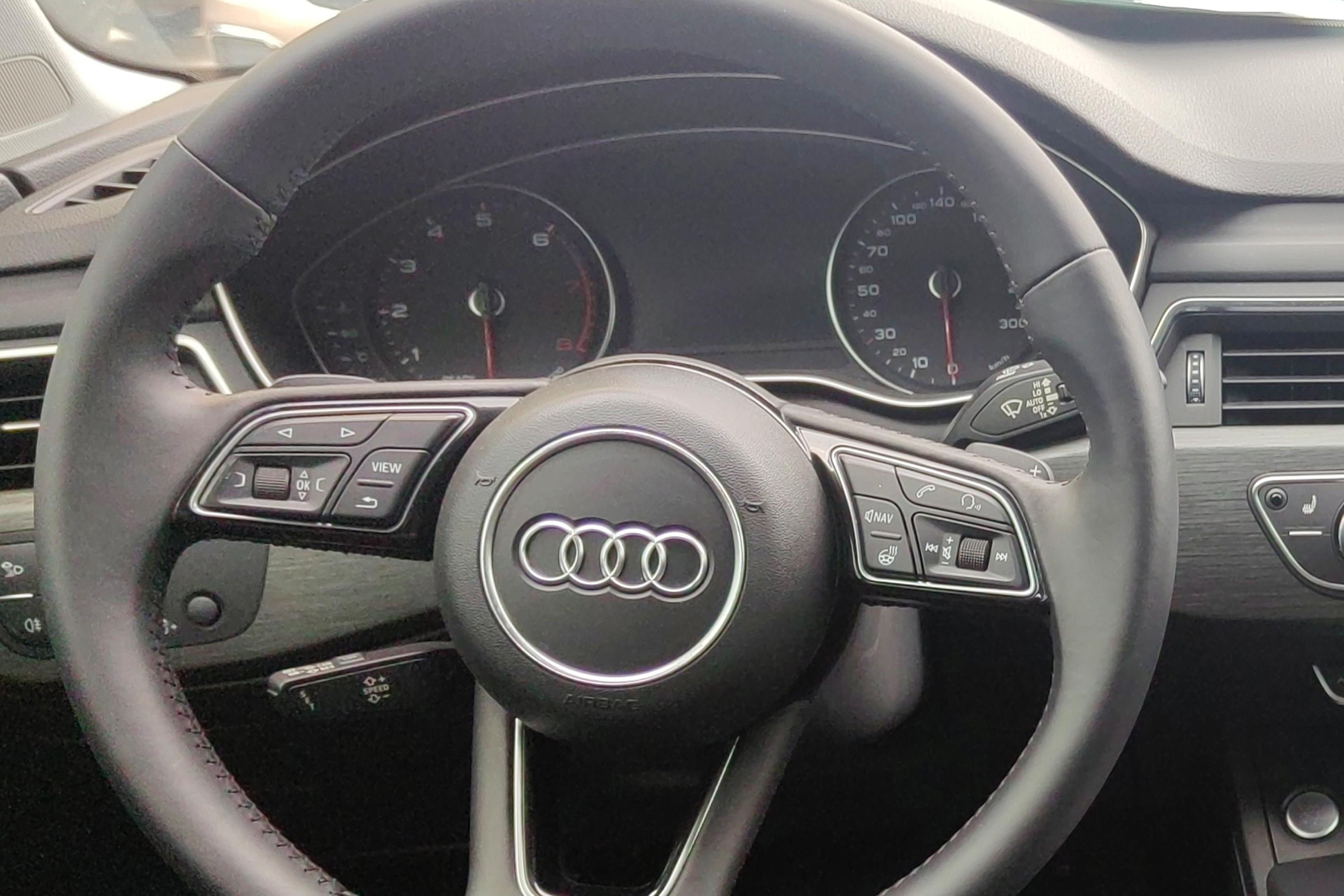 奥迪A4L 45TFSI 2017款 2.0T 自动 四驱 风尚型 (国Ⅴ) 
