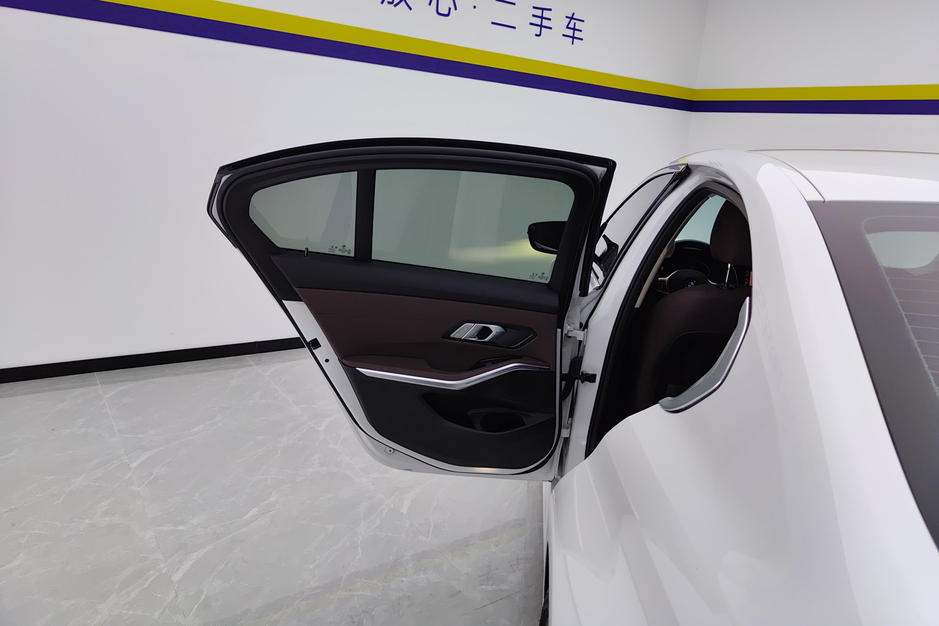 宝马3系 325i 2021款 2.0T 自动 汽油 改款M运动套装 (国Ⅵ) 