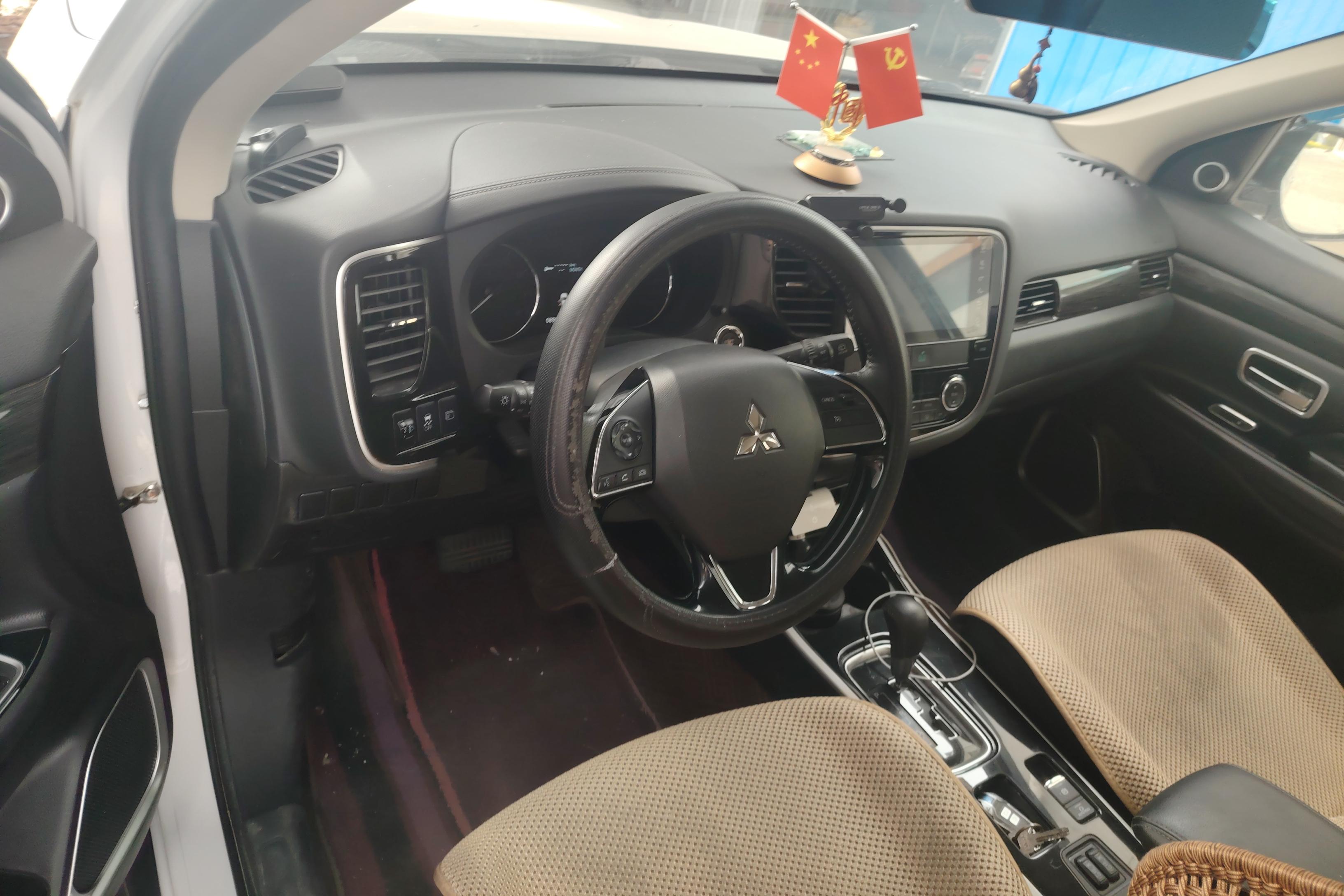 三菱欧蓝德 2019款 2.0L 自动 畅享版 (国Ⅵ) 