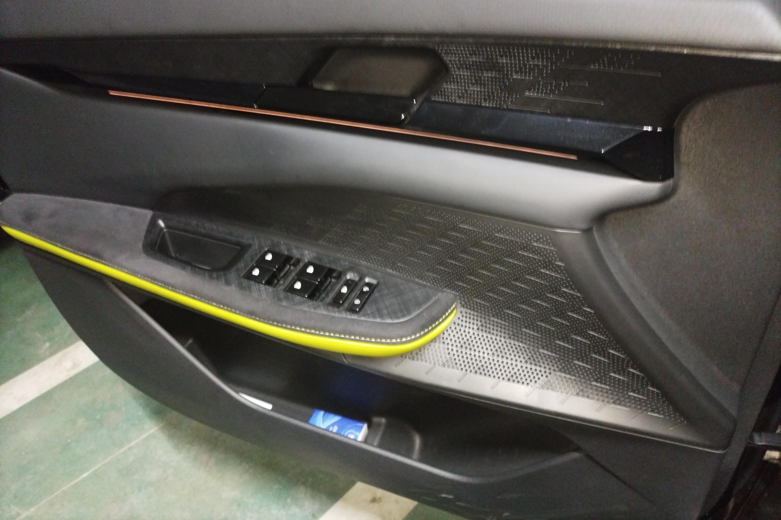 长安UNI-V 2022款 1.5T 自动 运动版 (国Ⅵ) 