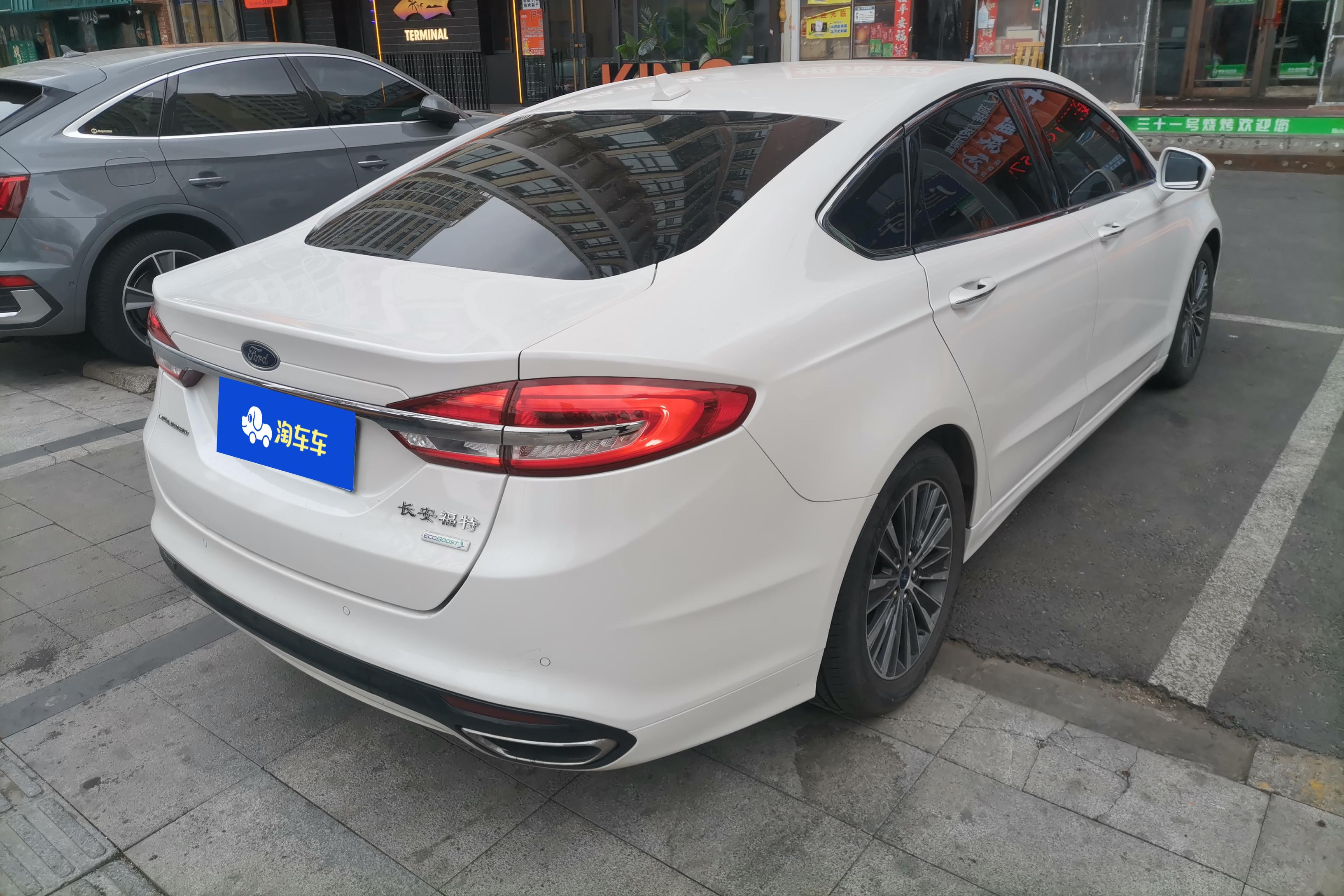 福特蒙迪欧 2017款 2.0T 自动 EcoBoost200豪华型 (国Ⅴ) 