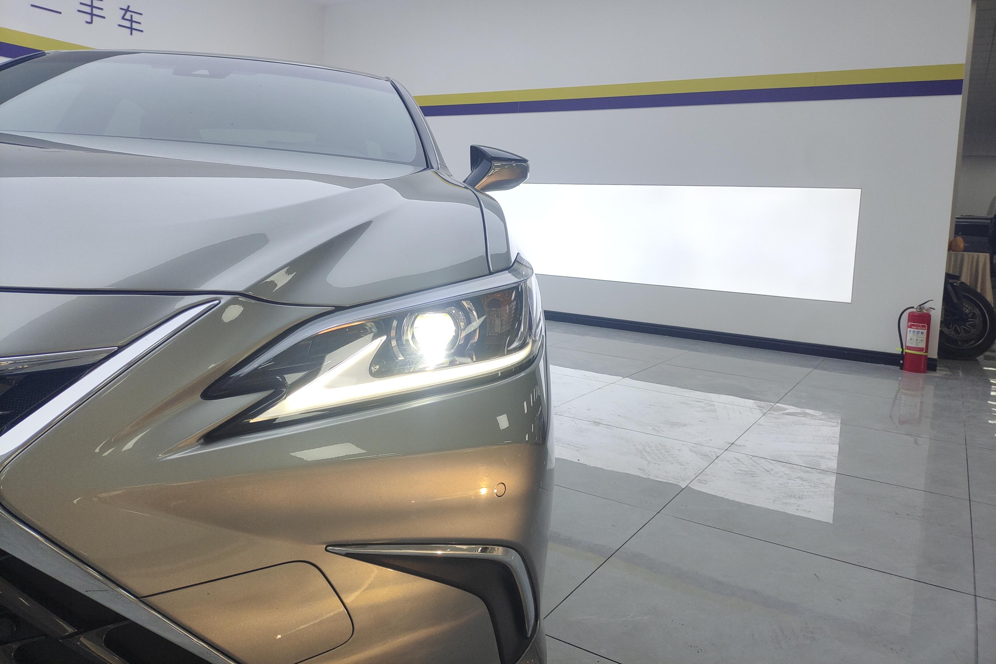 雷克萨斯ES 200 [进口] 2022款 2.0L 自动 豪华版 