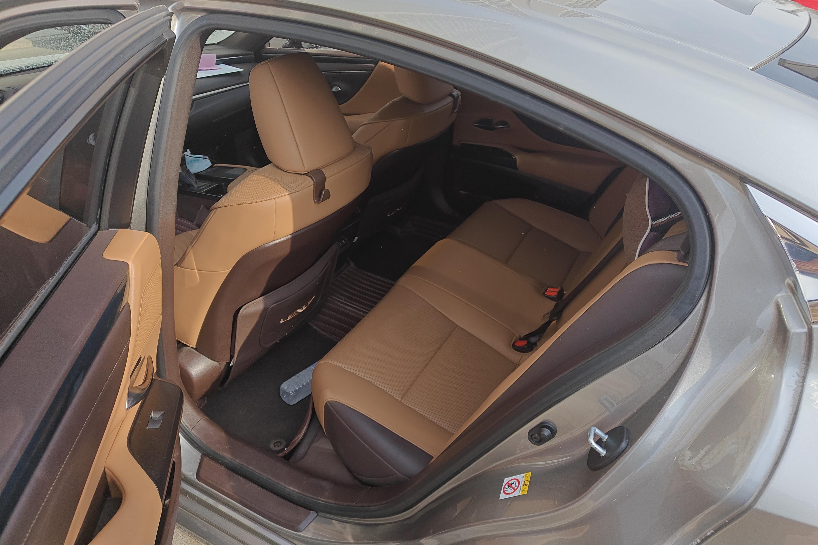 雷克萨斯ES 200 [进口] 2018款 2.0L 自动 卓越版 (国Ⅴ) 