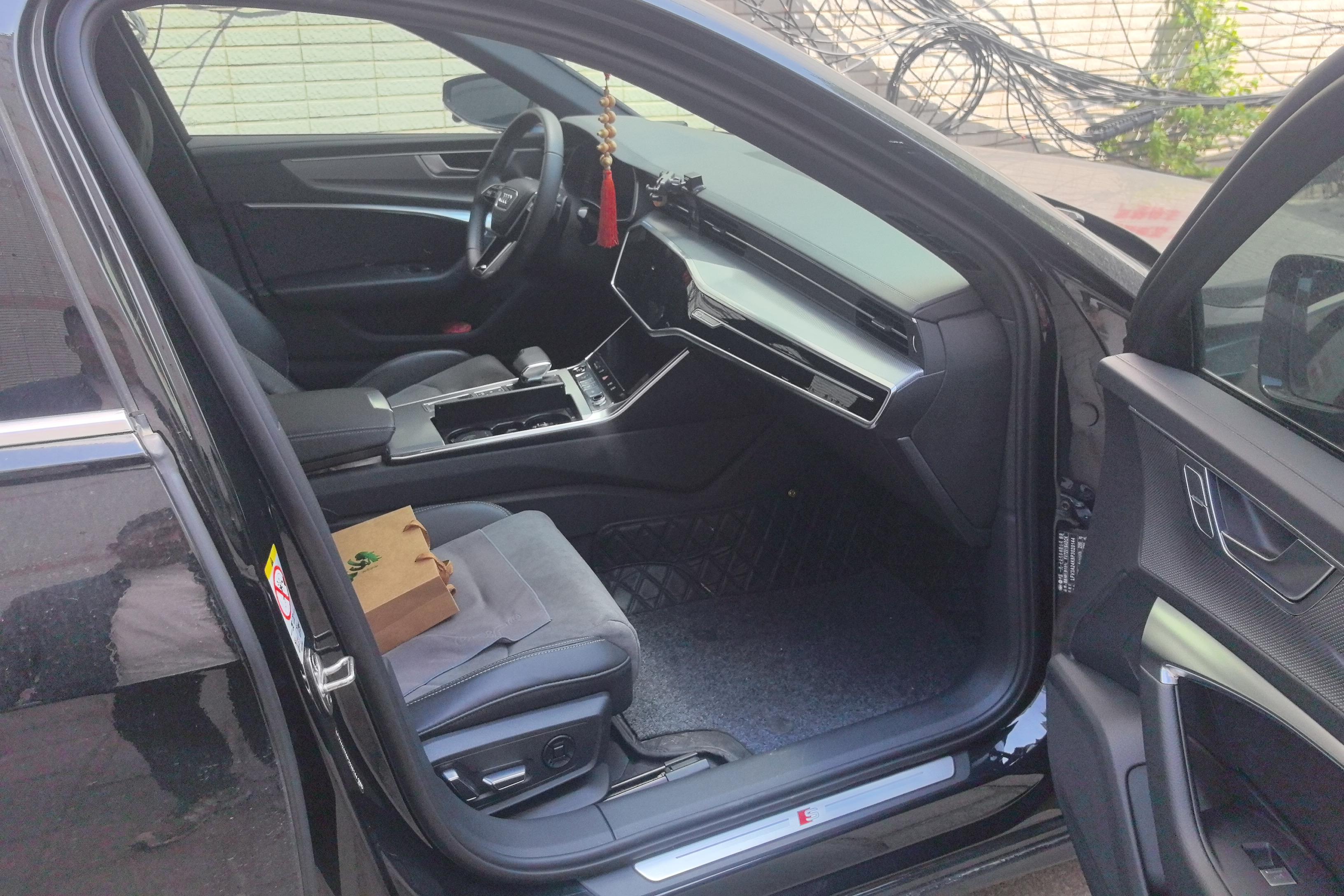 奥迪A6L 45TFSI 2023款 2.0T 自动 臻选动感型 (国Ⅵ) 