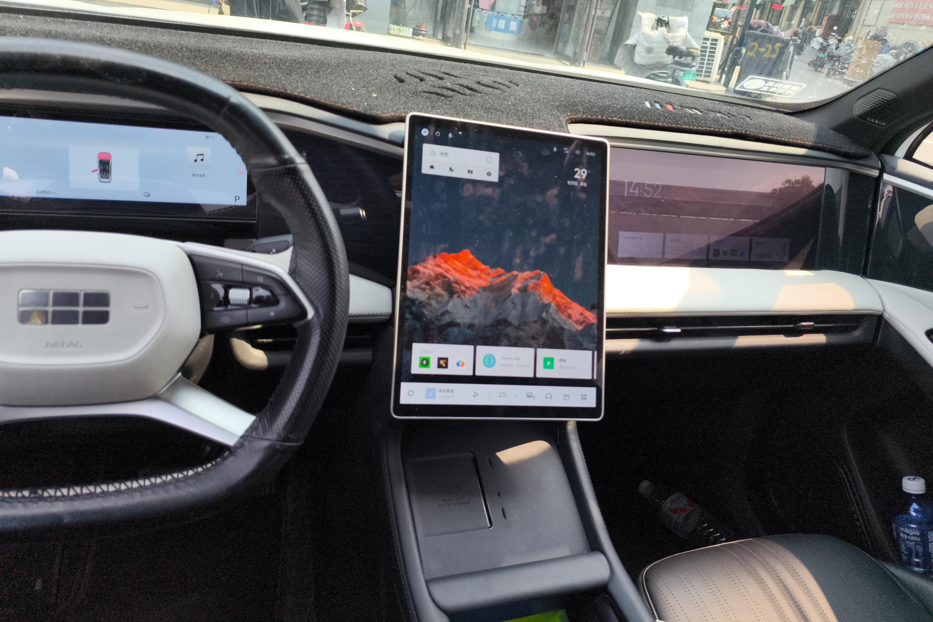 吉利银河银河L7 2023款 1.5T 自动 115km-MAX (国Ⅵ) 