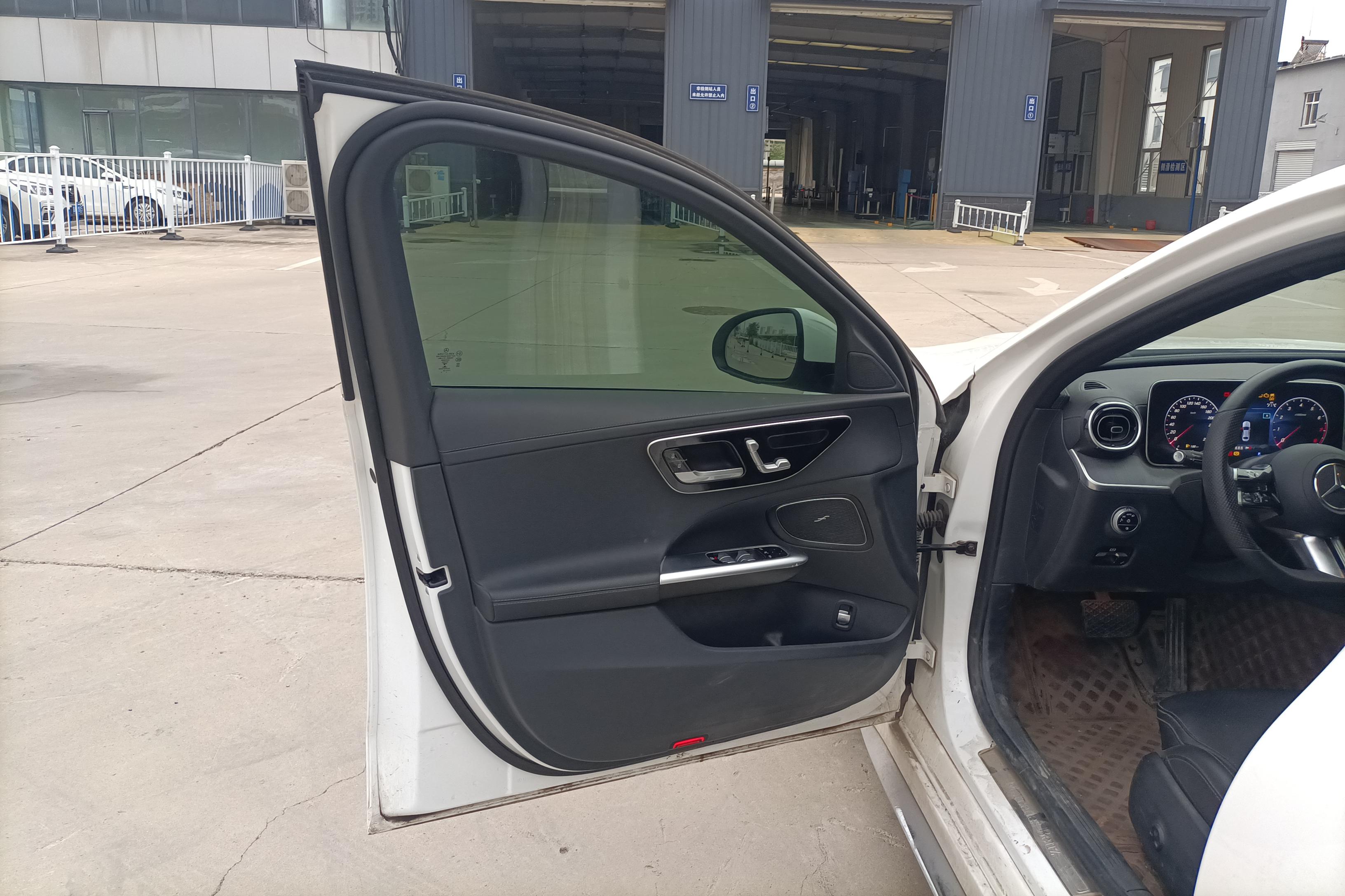 奔驰C级 C200L 2022款 1.5T 自动 改款运动版 (国Ⅵ) 