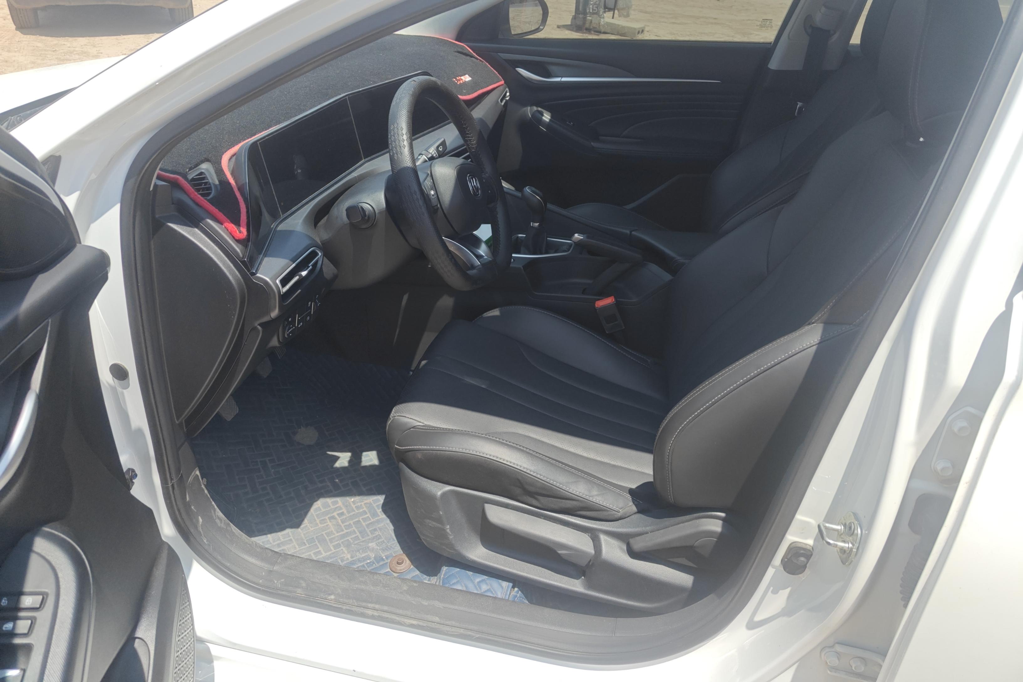 长安逸动PLUS 2021款 1.6L 手动 豪华型 (国Ⅵ) 