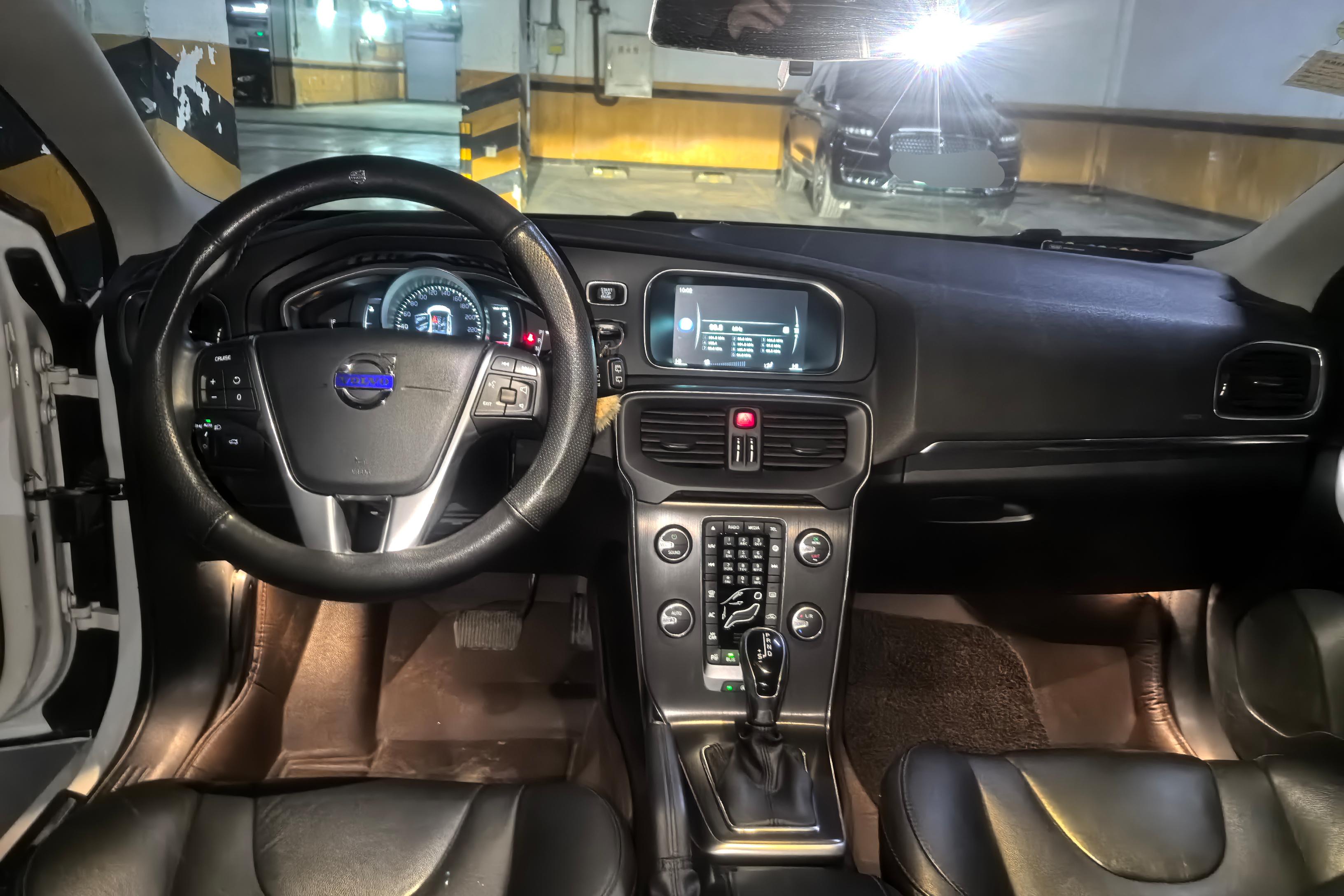 沃尔沃V40 [进口] 2015款 1.6T 自动 智雅版 (欧Ⅳ) 