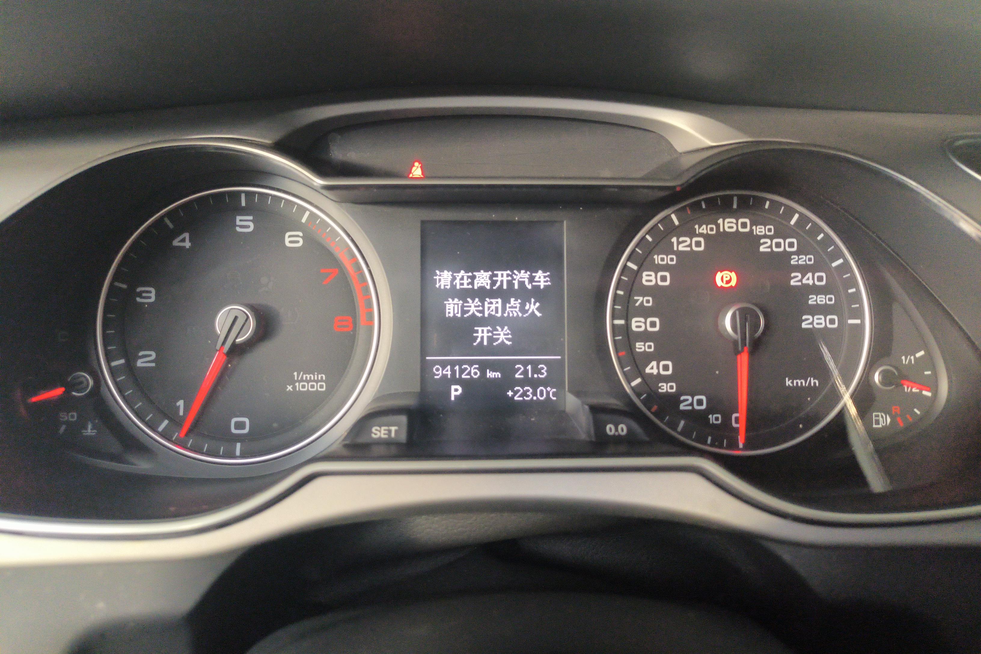 奥迪A4L 2016款 2.0T 自动 个性运动型典藏版 (国Ⅴ) 