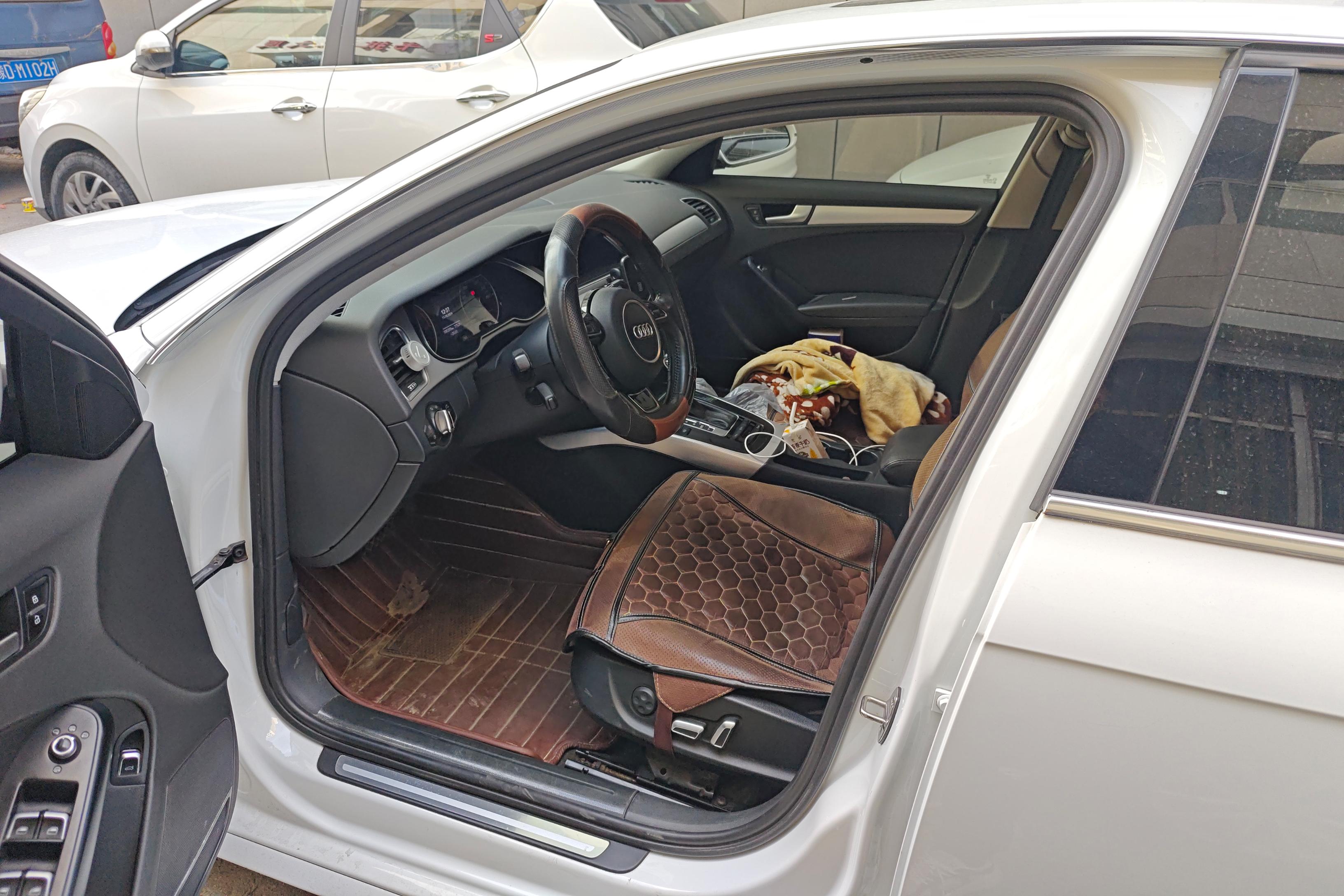 奥迪A4L 2015款 2.0T 自动 标准型 (国Ⅳ) 