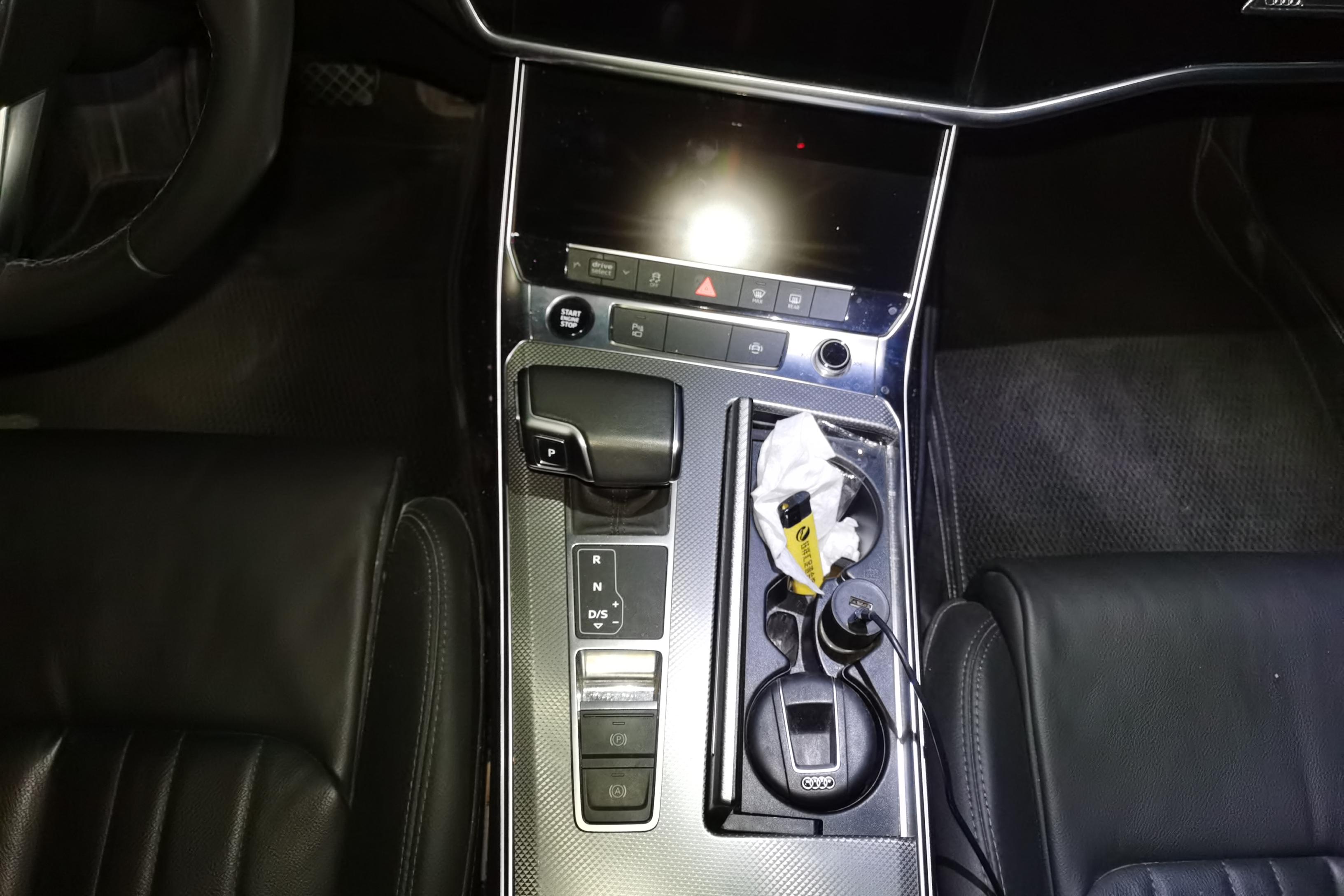 奥迪A6L 45TFSI 2020款 2.0T 自动 臻选致雅型 (国Ⅵ) 