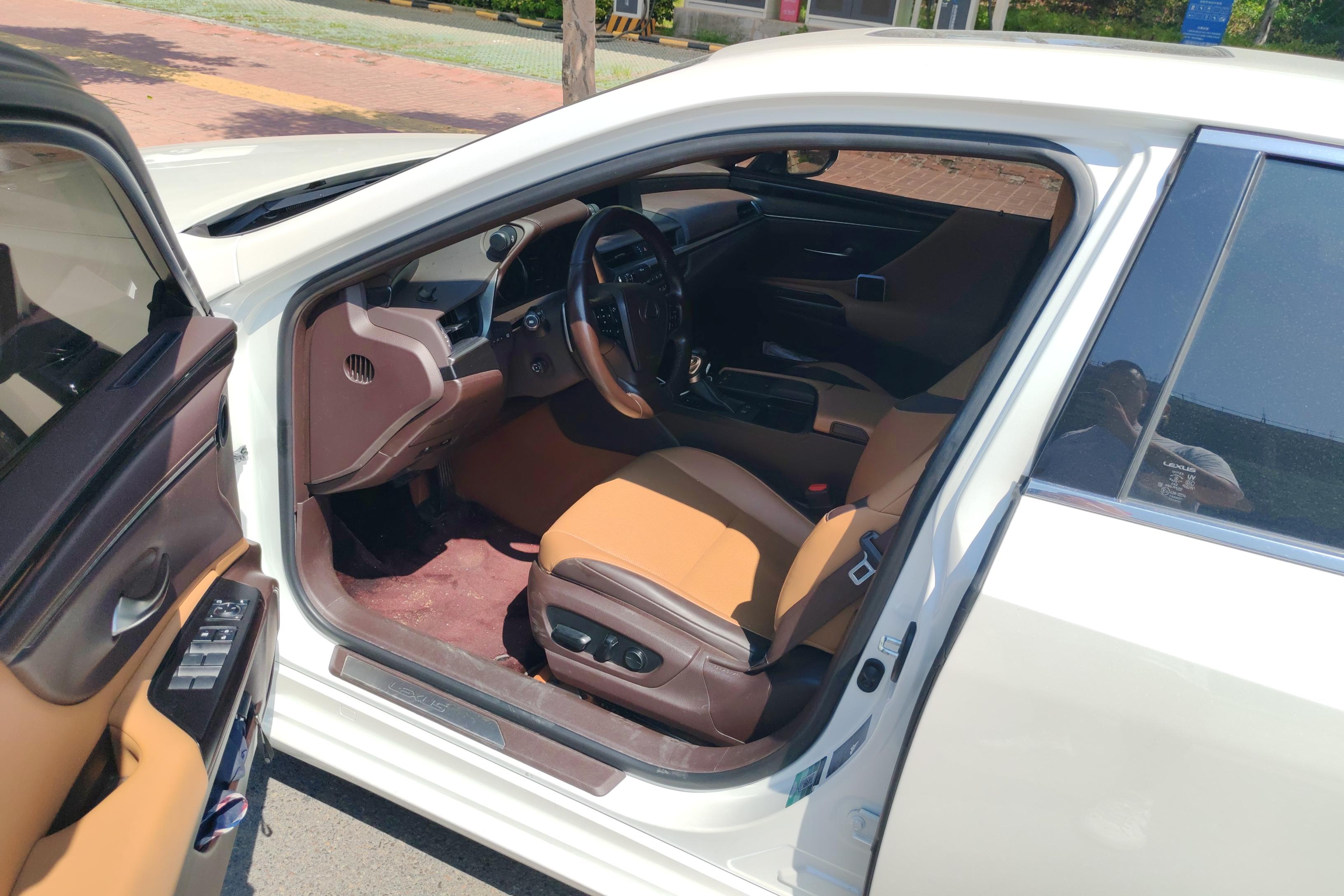 雷克萨斯ES 200 [进口] 2020款 2.0L 自动 卓越版 