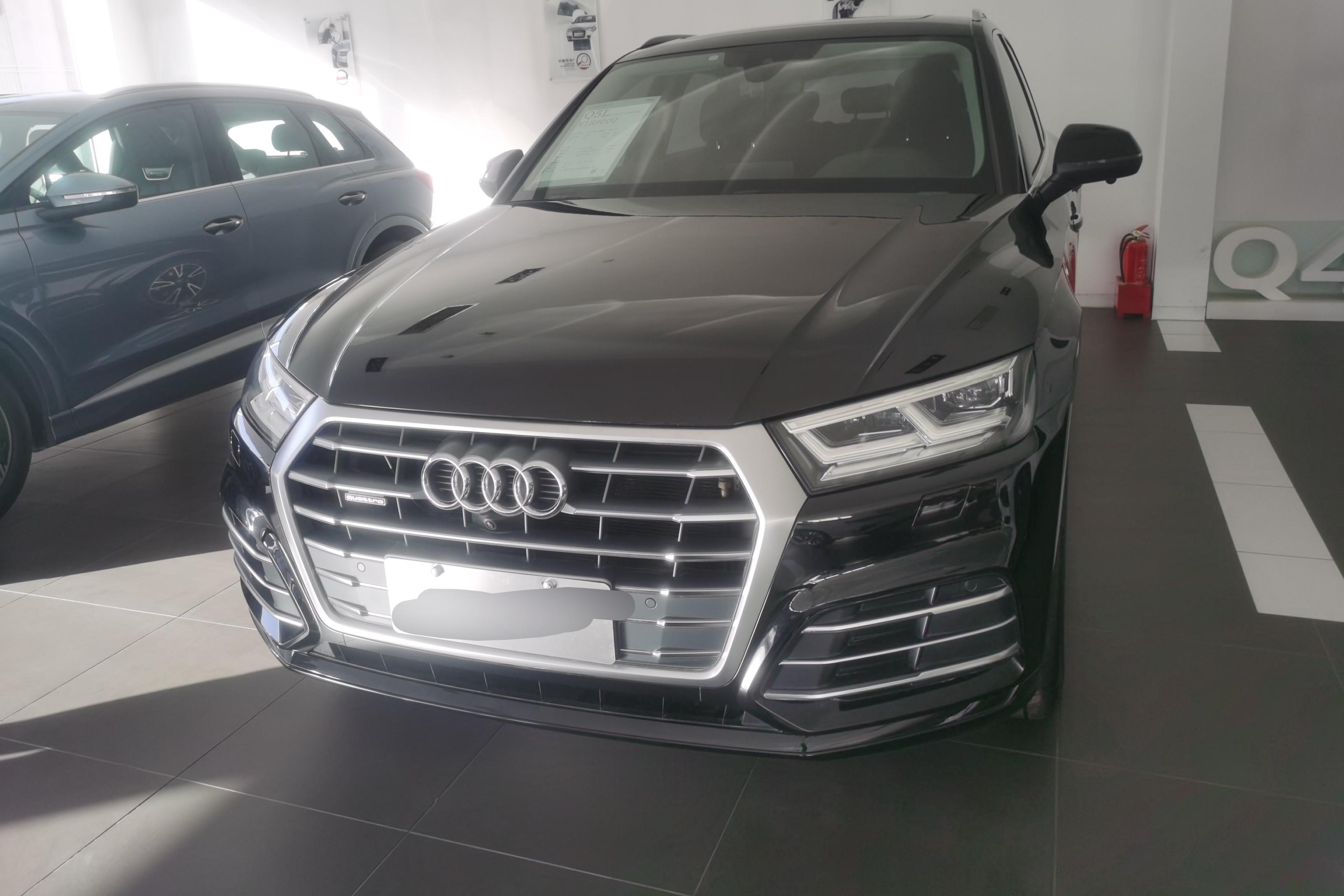 奥迪Q5L 40TFSI 2018款 2.0T 自动 荣享时尚型 (国Ⅴ) 