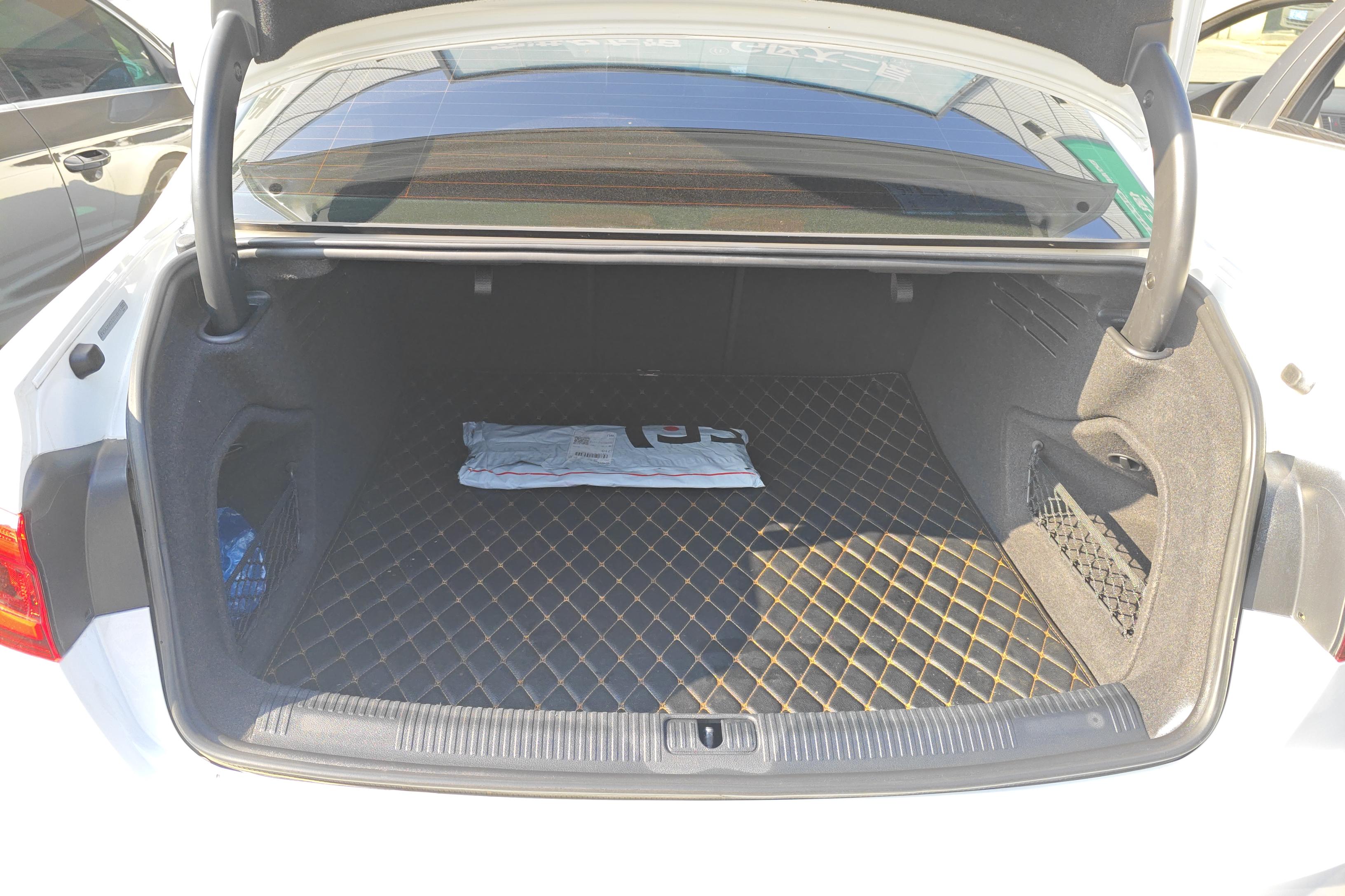 奥迪A4L 2017款 2.0T 自动 时尚型 (国Ⅴ) 