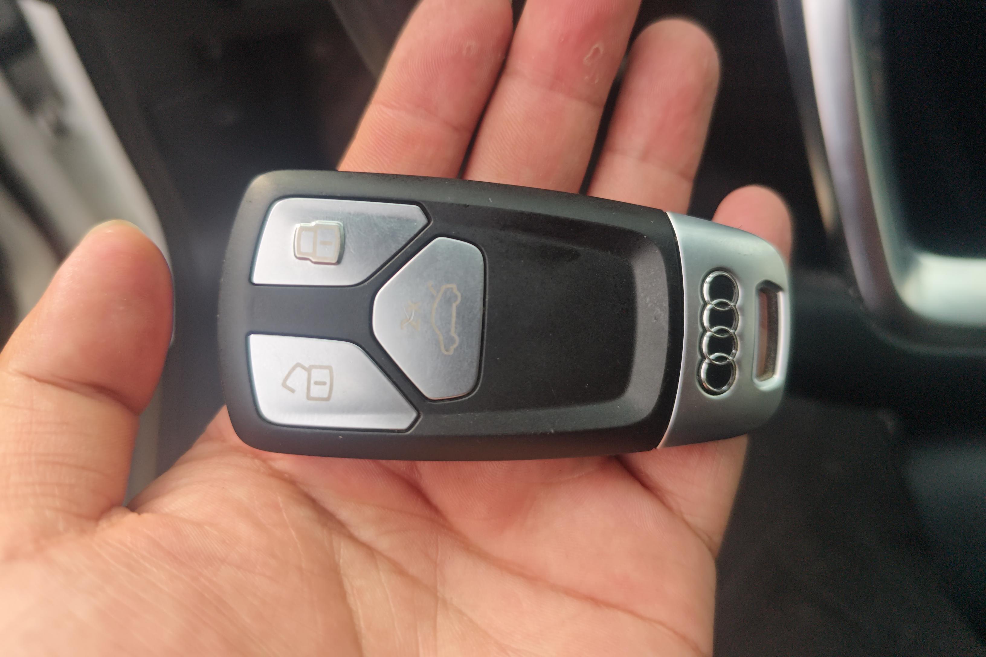 奥迪Q5L 40TFSI 2020款 2.0T 自动 荣享时尚型 (国Ⅵ) 