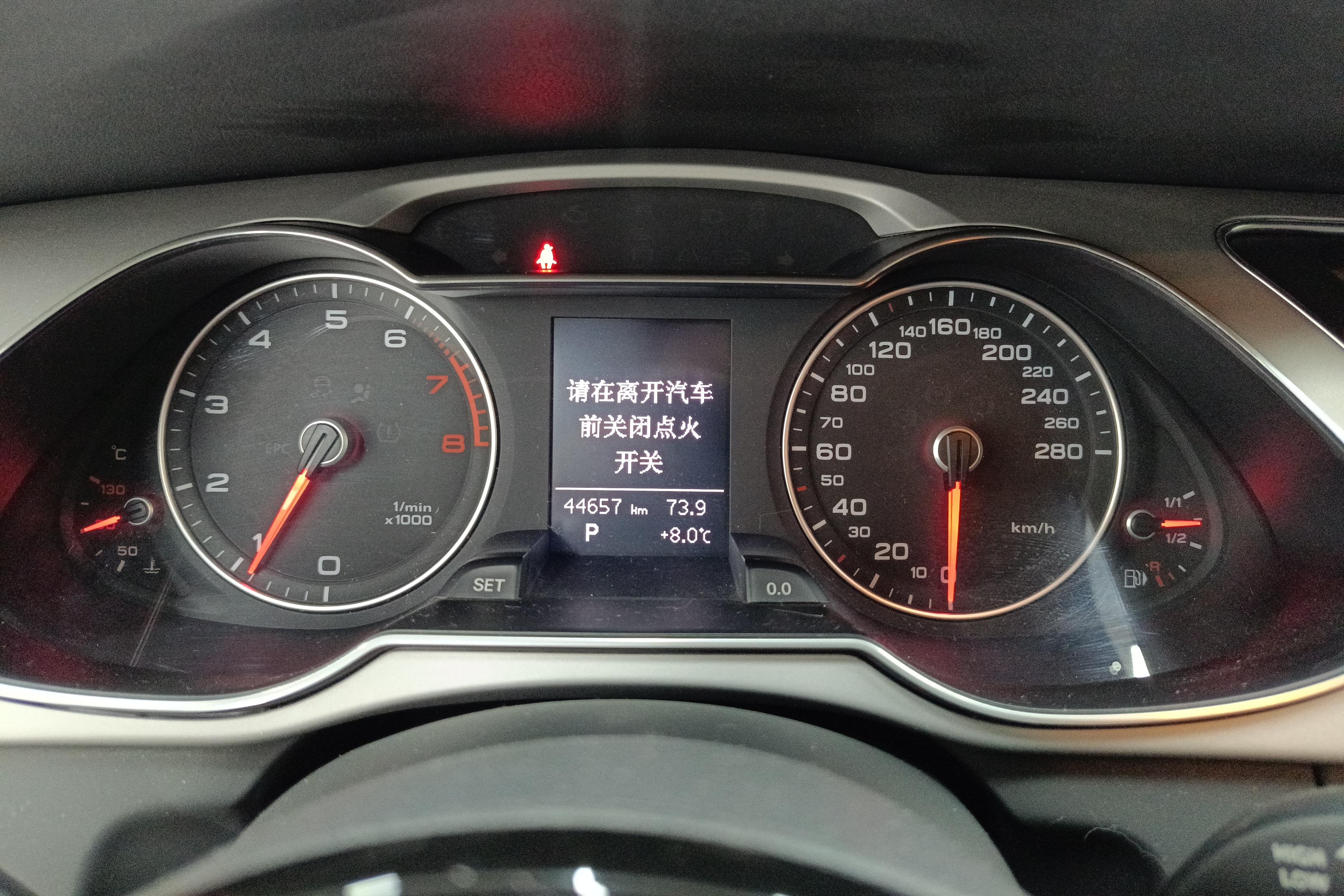 奥迪A4L 2015款 2.0T 自动 舒适型 (国Ⅳ) 