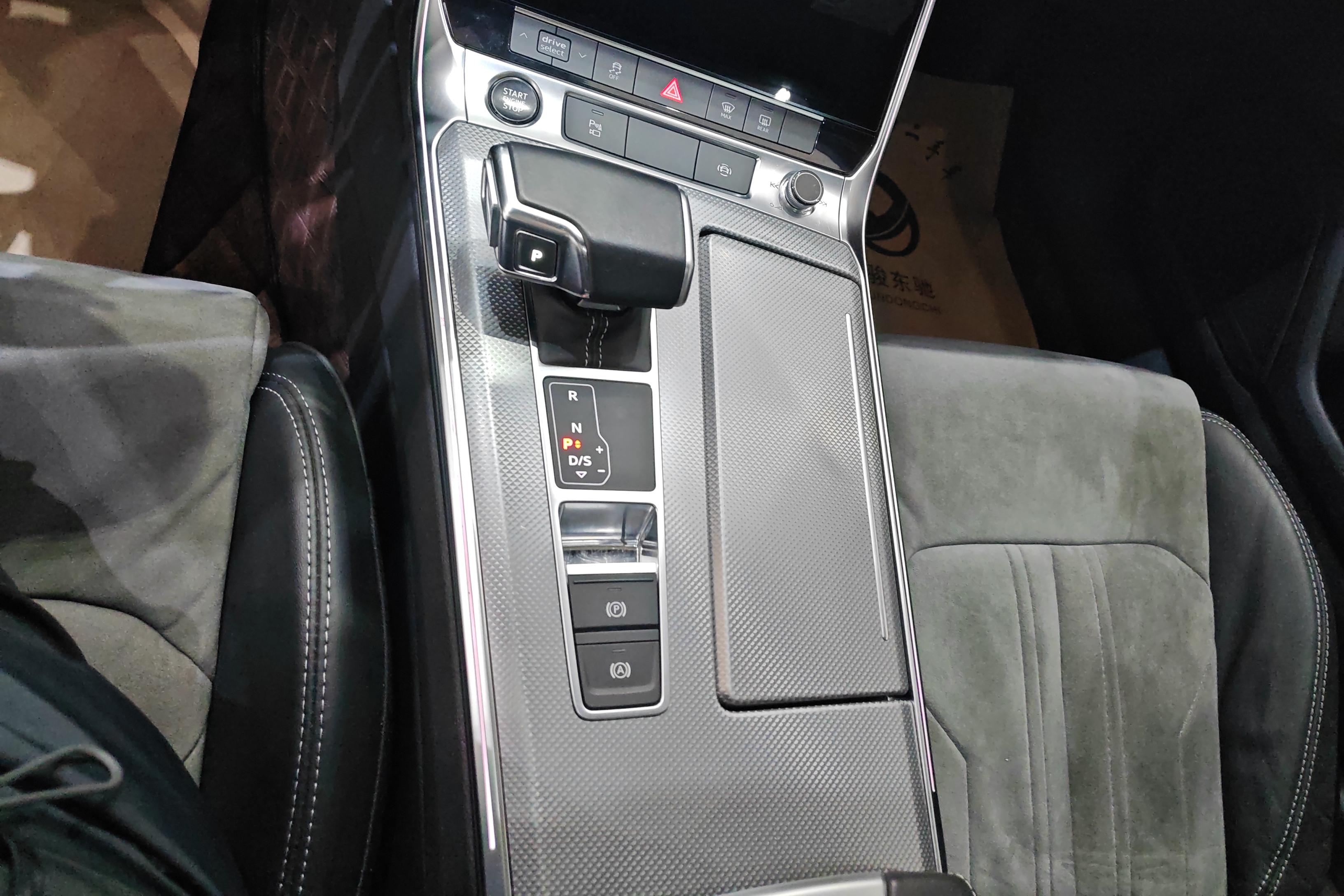 奥迪A6L 45TFSI 2020款 2.0T 自动 臻选动感型 (国Ⅵ) 