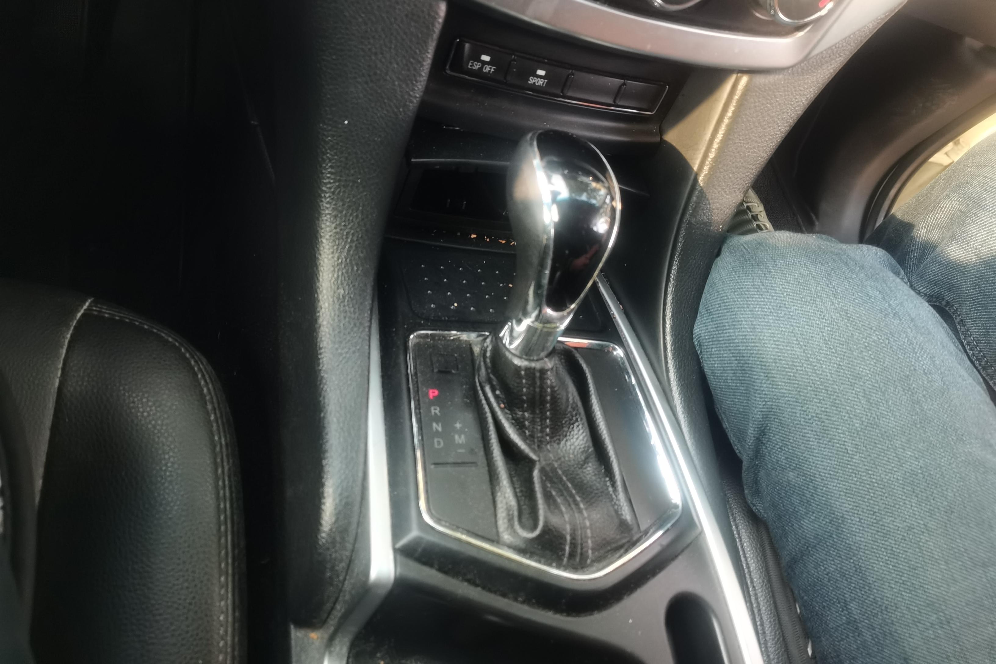 江铃驭胜 S350 2013款 2.4T 自动 后驱 豪华版 (国Ⅳ) 