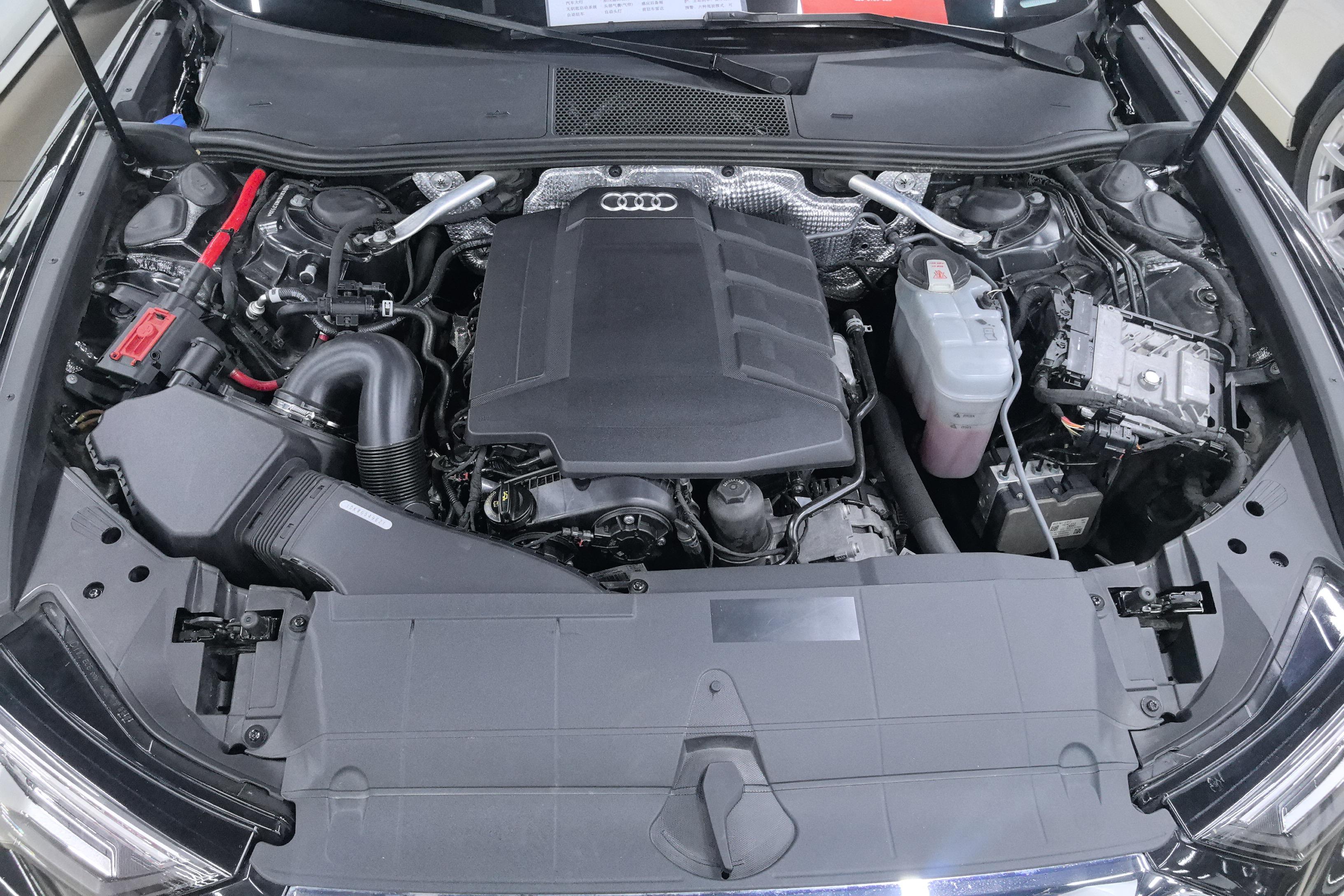 奥迪A6L 45TFSI 2022款 2.0T 自动 臻选动感型 (国Ⅵ) 