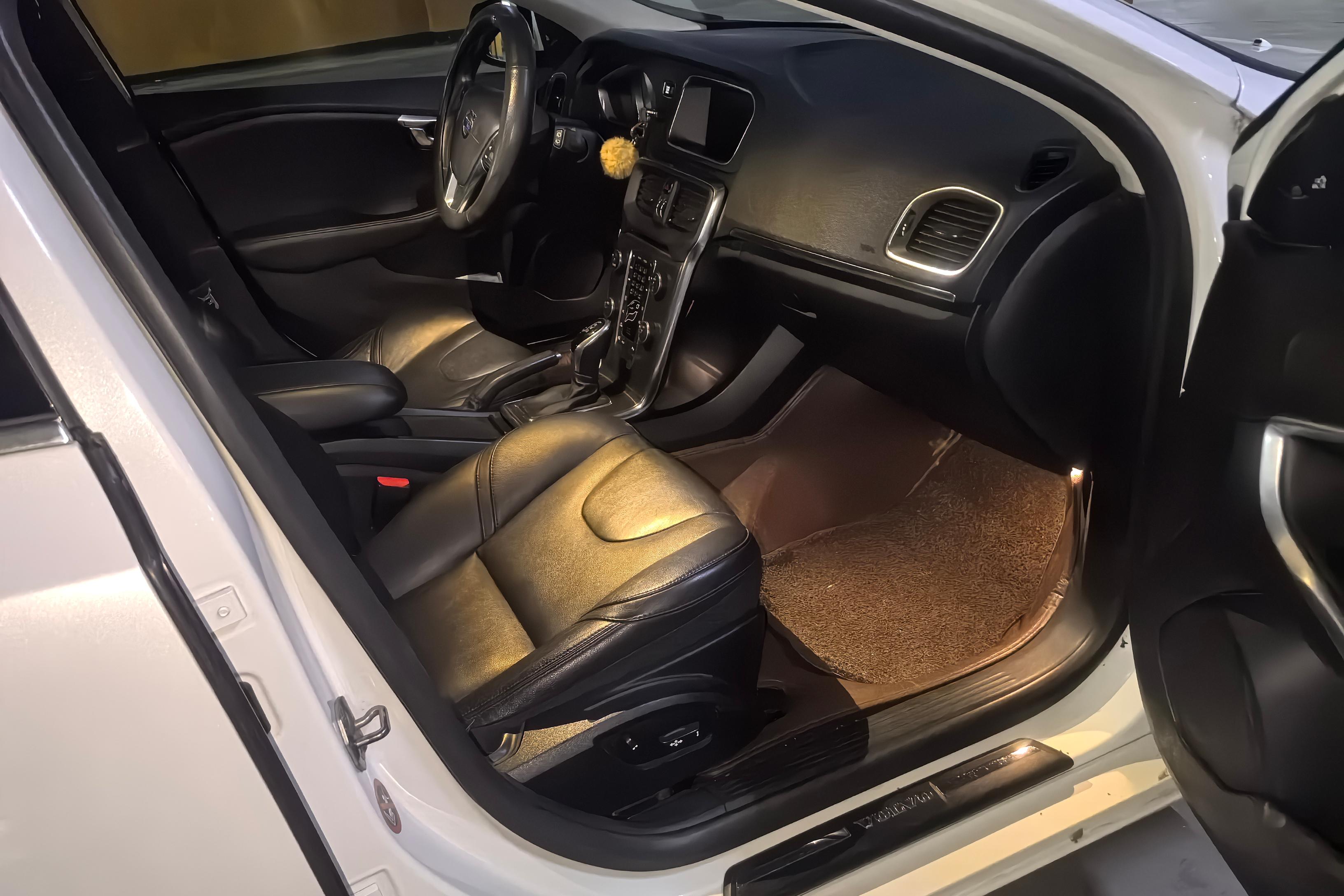 沃尔沃V40 [进口] 2015款 1.6T 自动 智雅版 (欧Ⅳ) 