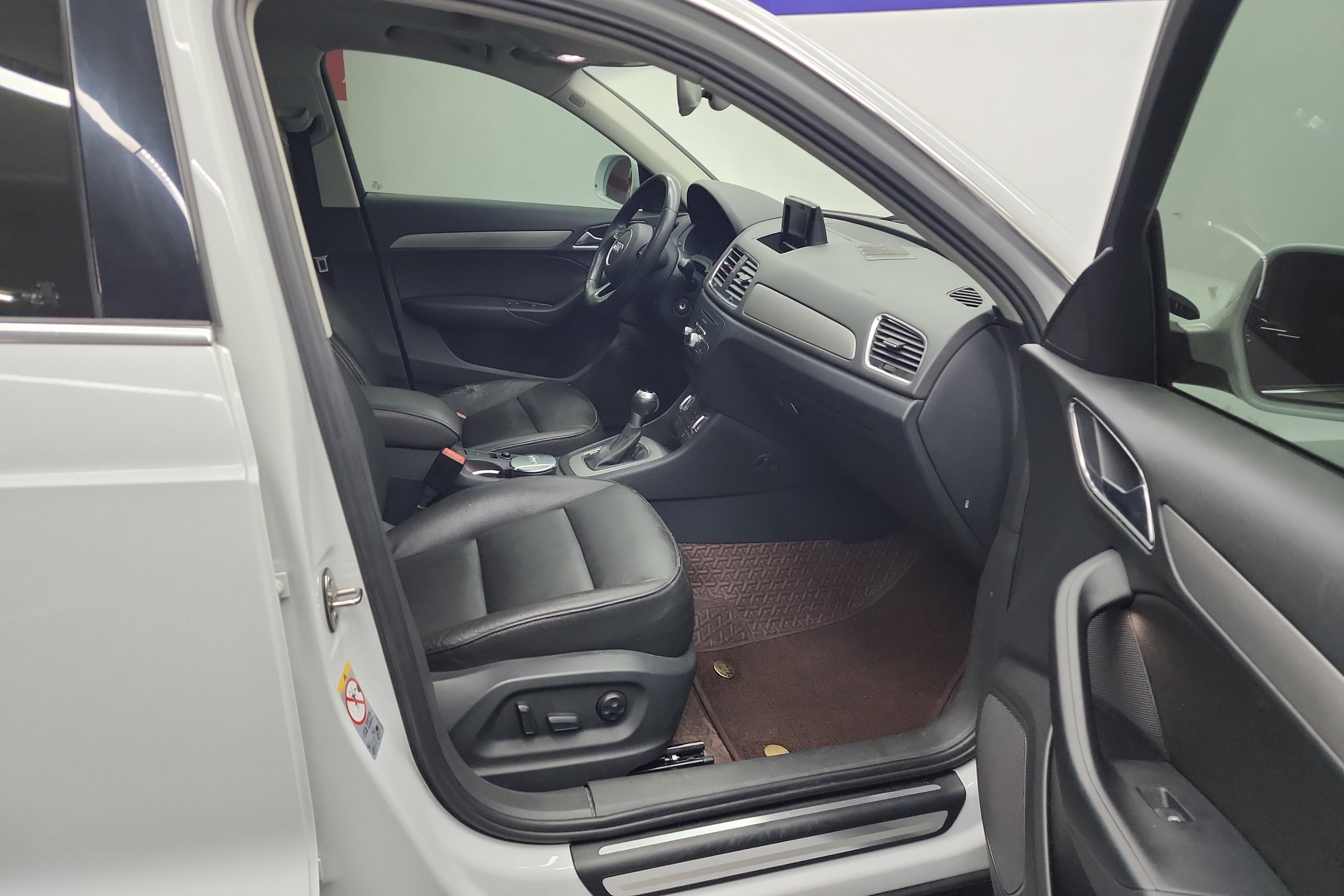 奥迪Q3 35TFSI 2013款 2.0T 自动 前驱 进取型 (国Ⅳ) 