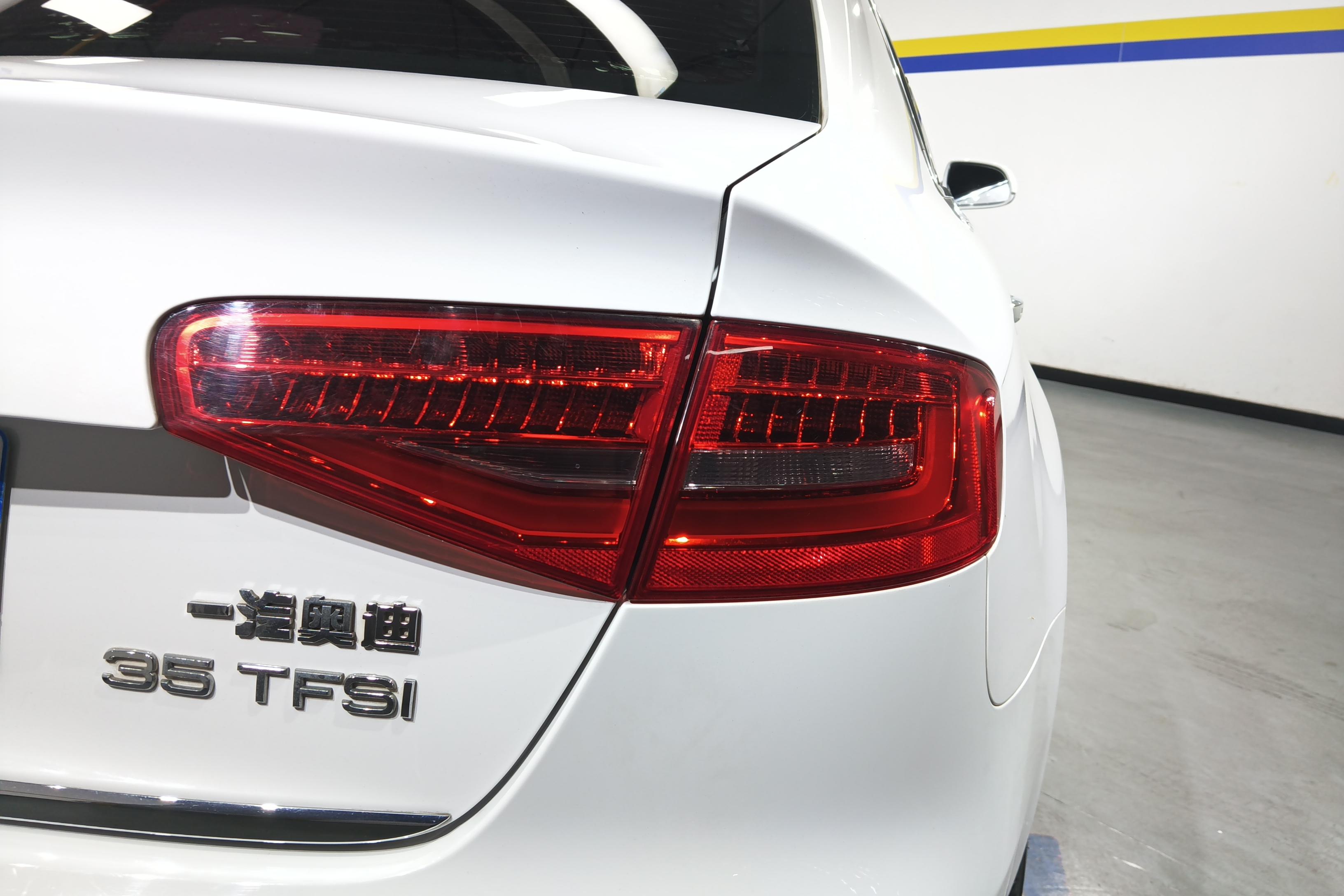 奥迪A4L 2016款 2.0T 自动 标准型典藏版 (国Ⅴ) 