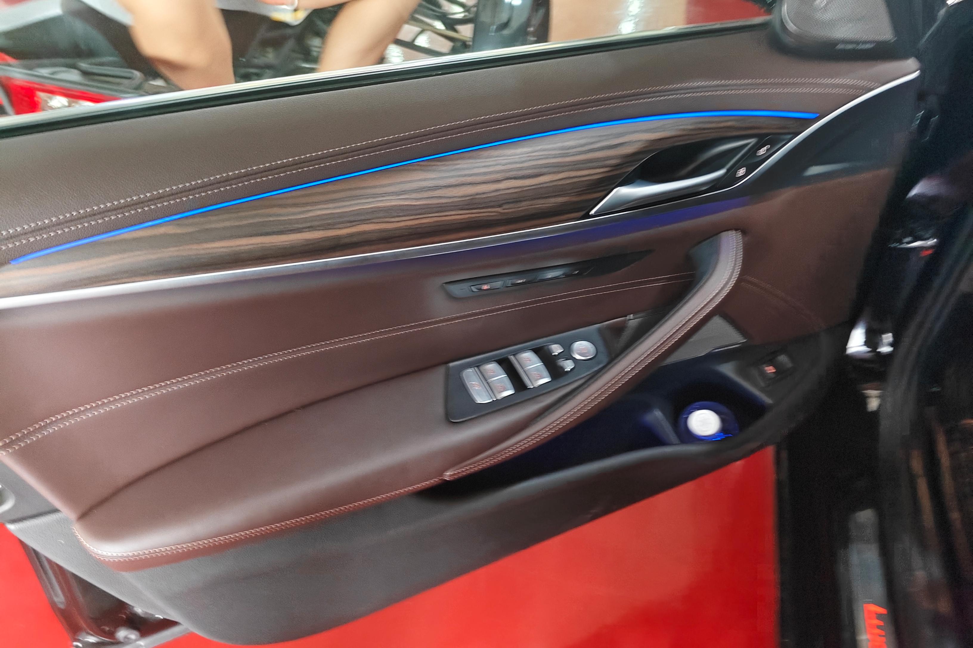宝马5系 530Li 2020款 2.0T 自动 后驱 尊享型豪华套装 (国Ⅵ) 