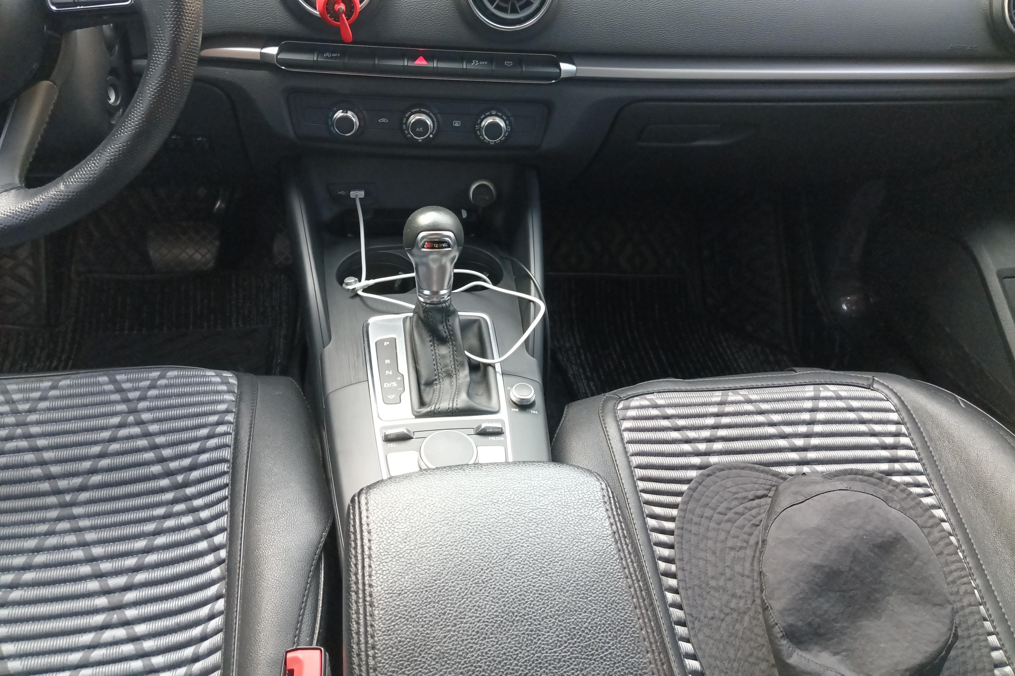 奥迪A3 35TFSI 2018款 1.4T 自动 汽油 进取型30周年Sportback (国Ⅴ) 