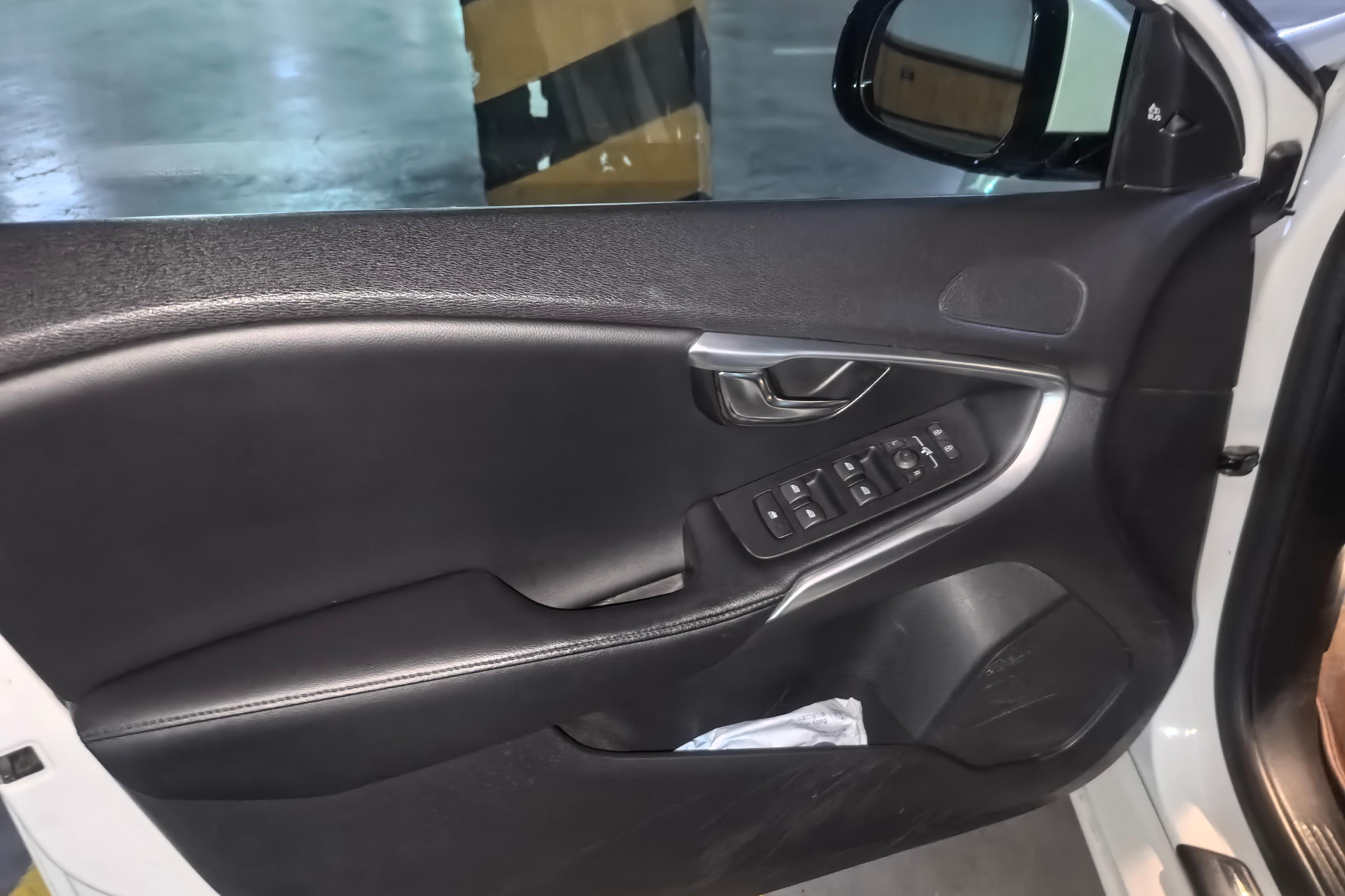 沃尔沃V40 [进口] 2015款 1.6T 自动 智雅版 (欧Ⅳ) 