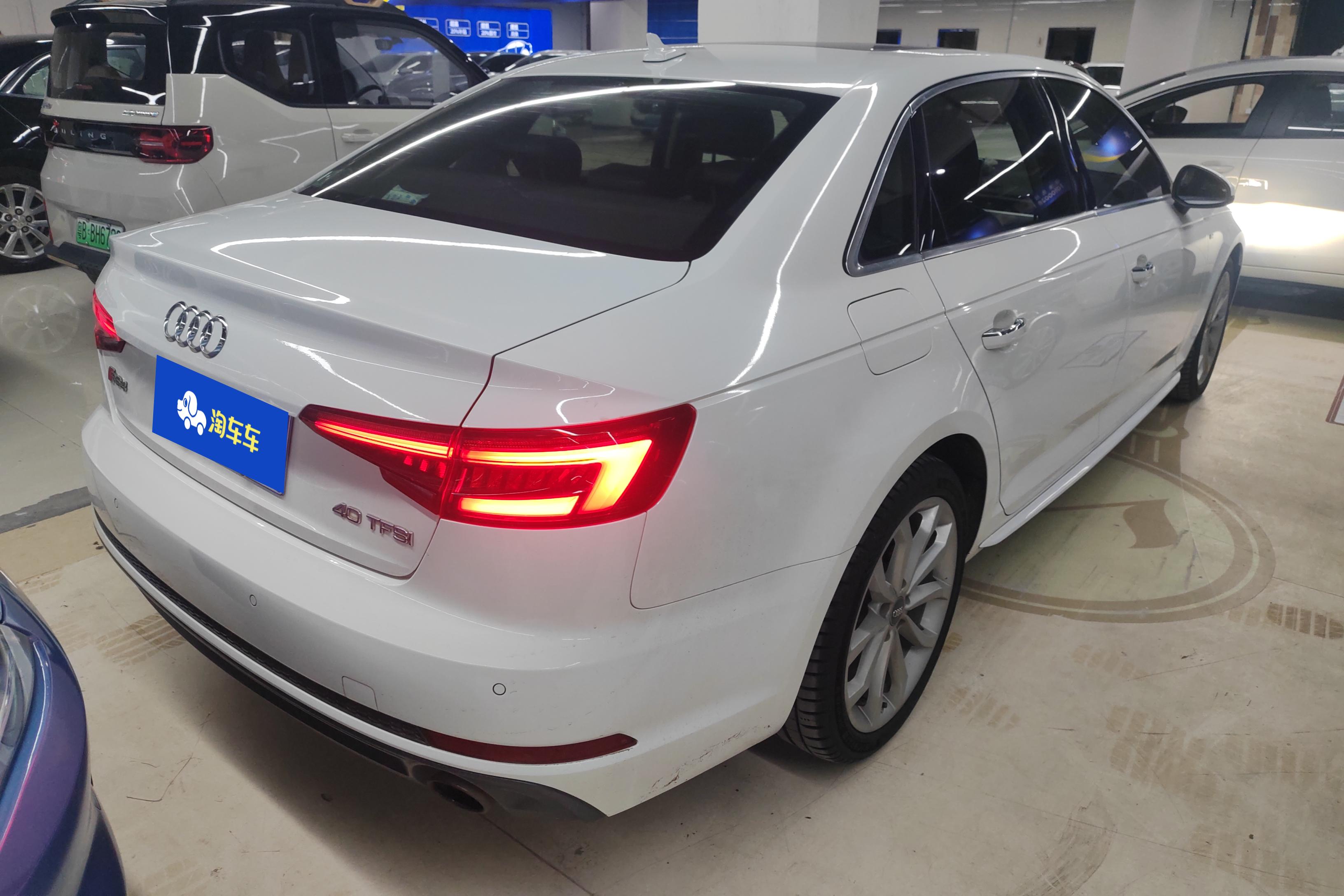 奥迪A4L 2018款 2.0T 自动 30周年时尚型 (国Ⅴ) 