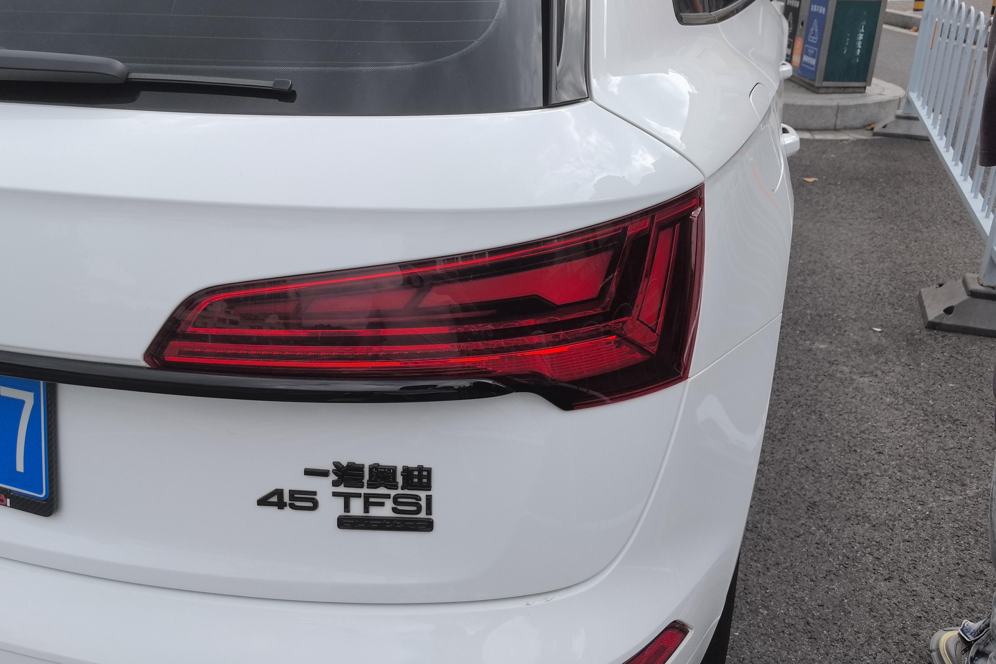 奥迪Q5L 40TFSI 2022款 2.0T 自动 改款豪华动感型 (国Ⅵ) 